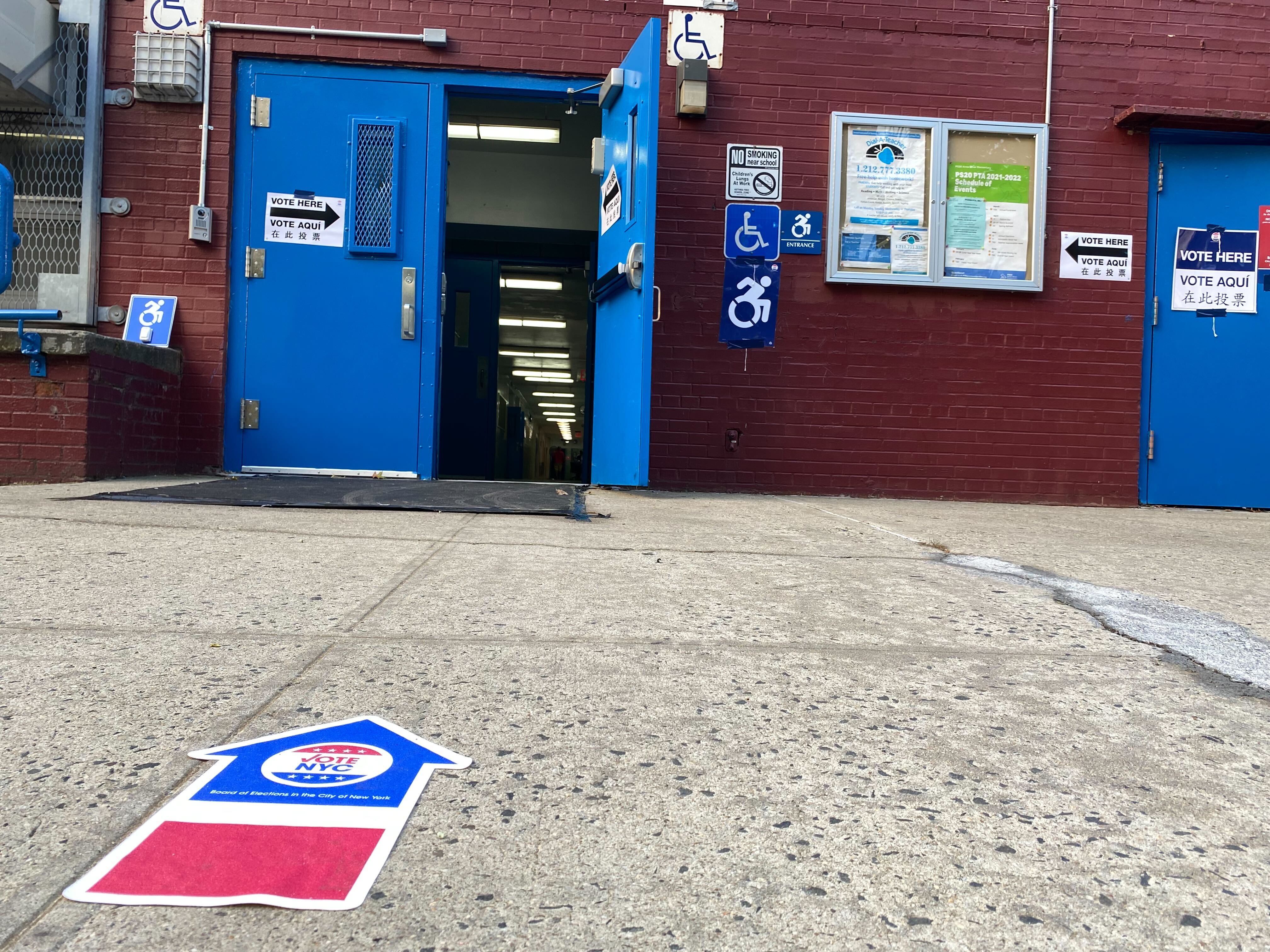 NYC Road Sign Misspells Jackie Robinson's Name