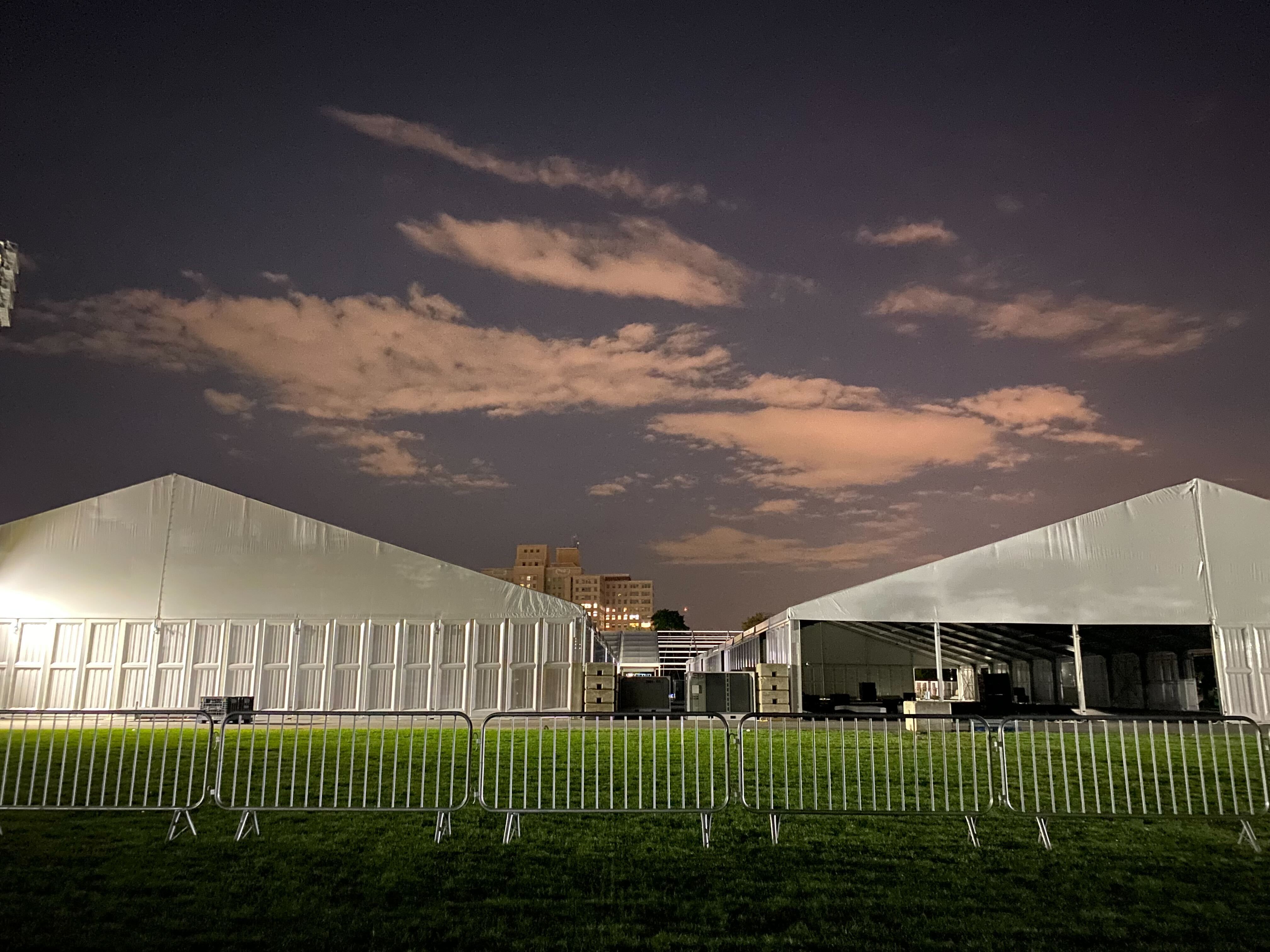 Emergency camp for asylum seekers takes shape on Randalls Island