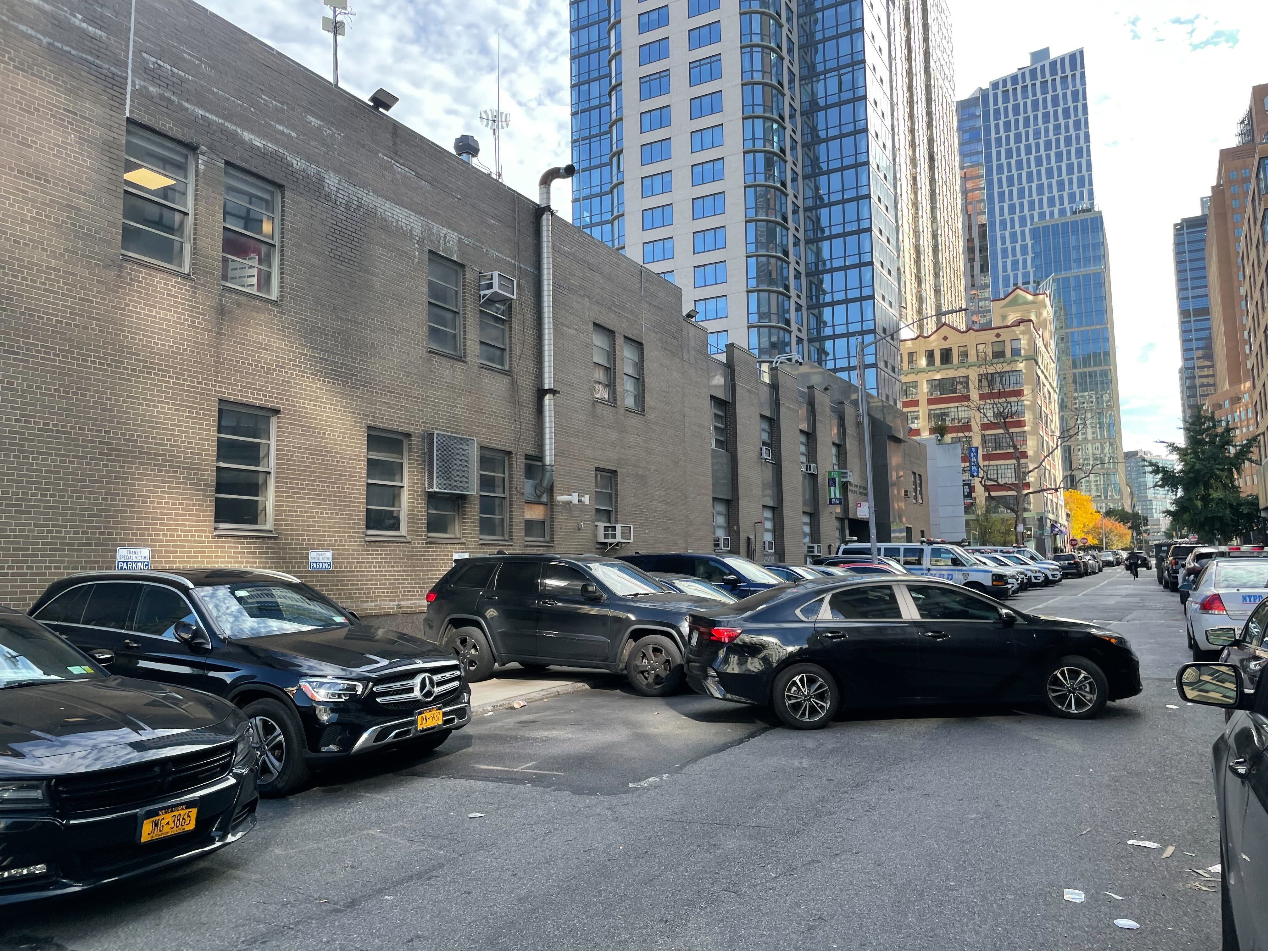 NYPD officer poses as 311 operator, threatens man complaining about illegal parking at station NYPD officer poses as 311 operator, threatens man complaining about illegal parking at station