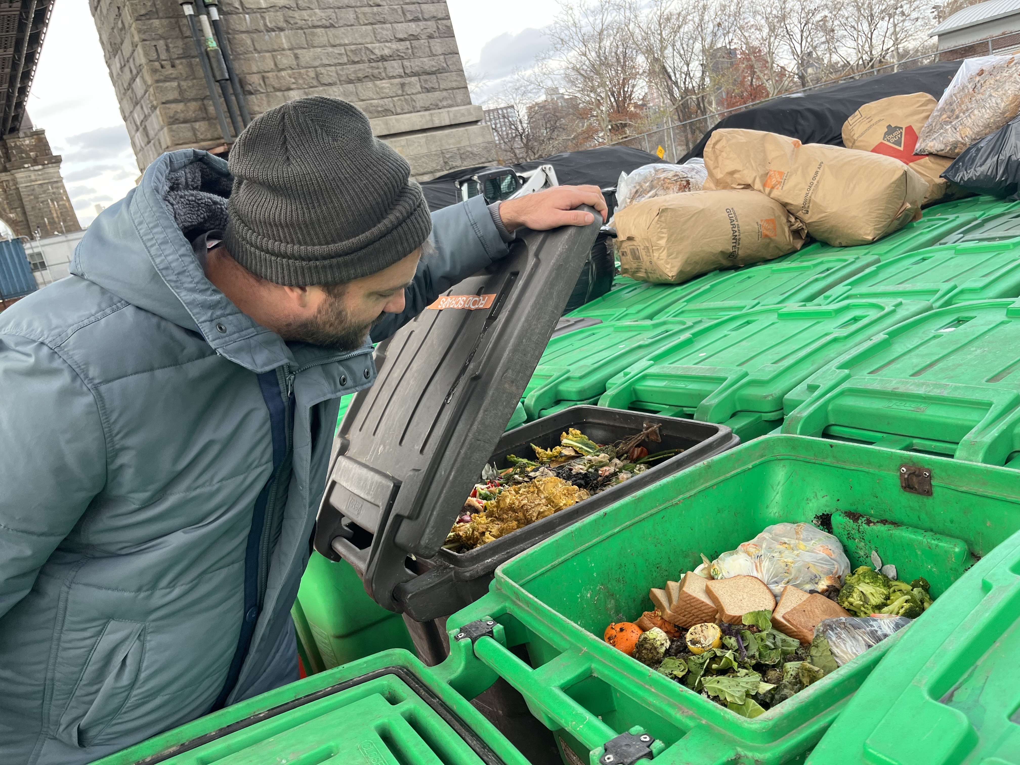 Jeri's Organizing & Decluttering News: Kitchen Organizing Goes Green:  Compost Bins