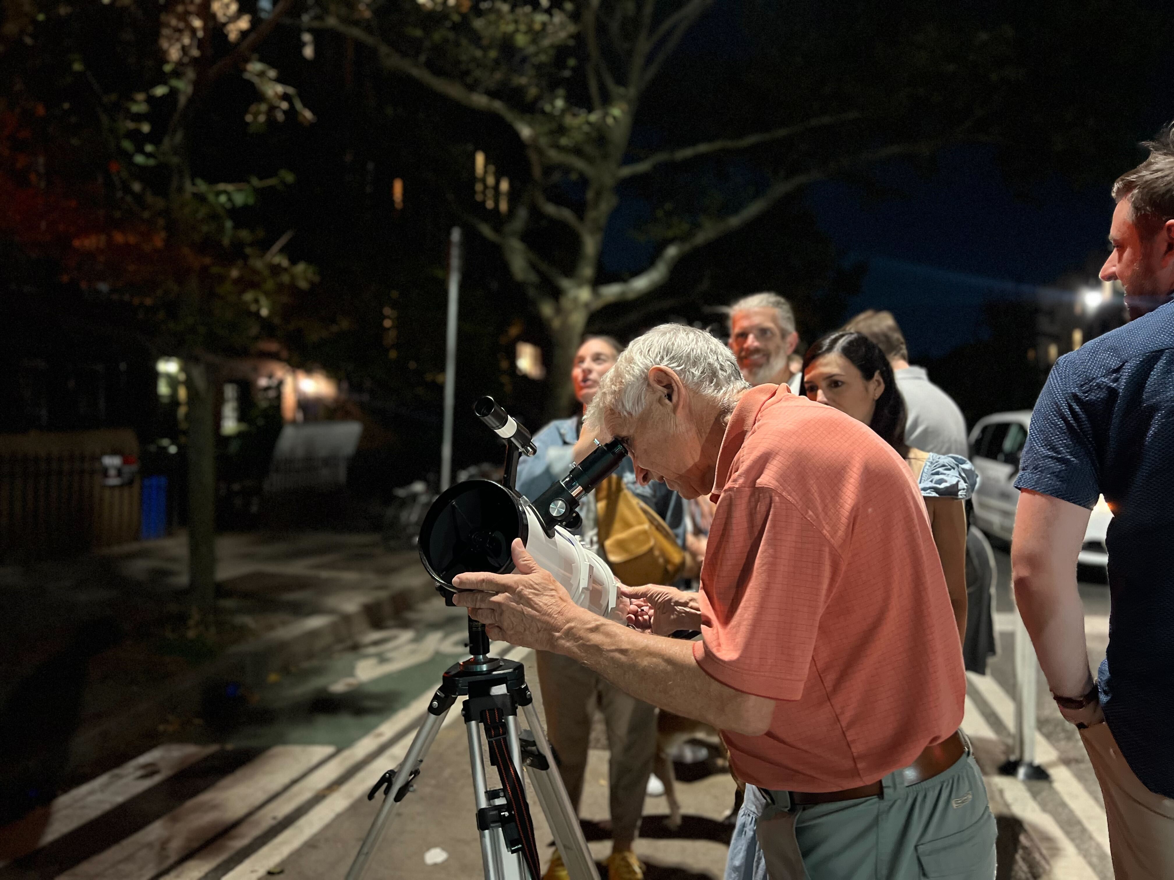 Astronomy lovers telescope transforms Park Slope into nighttime planetarium picture