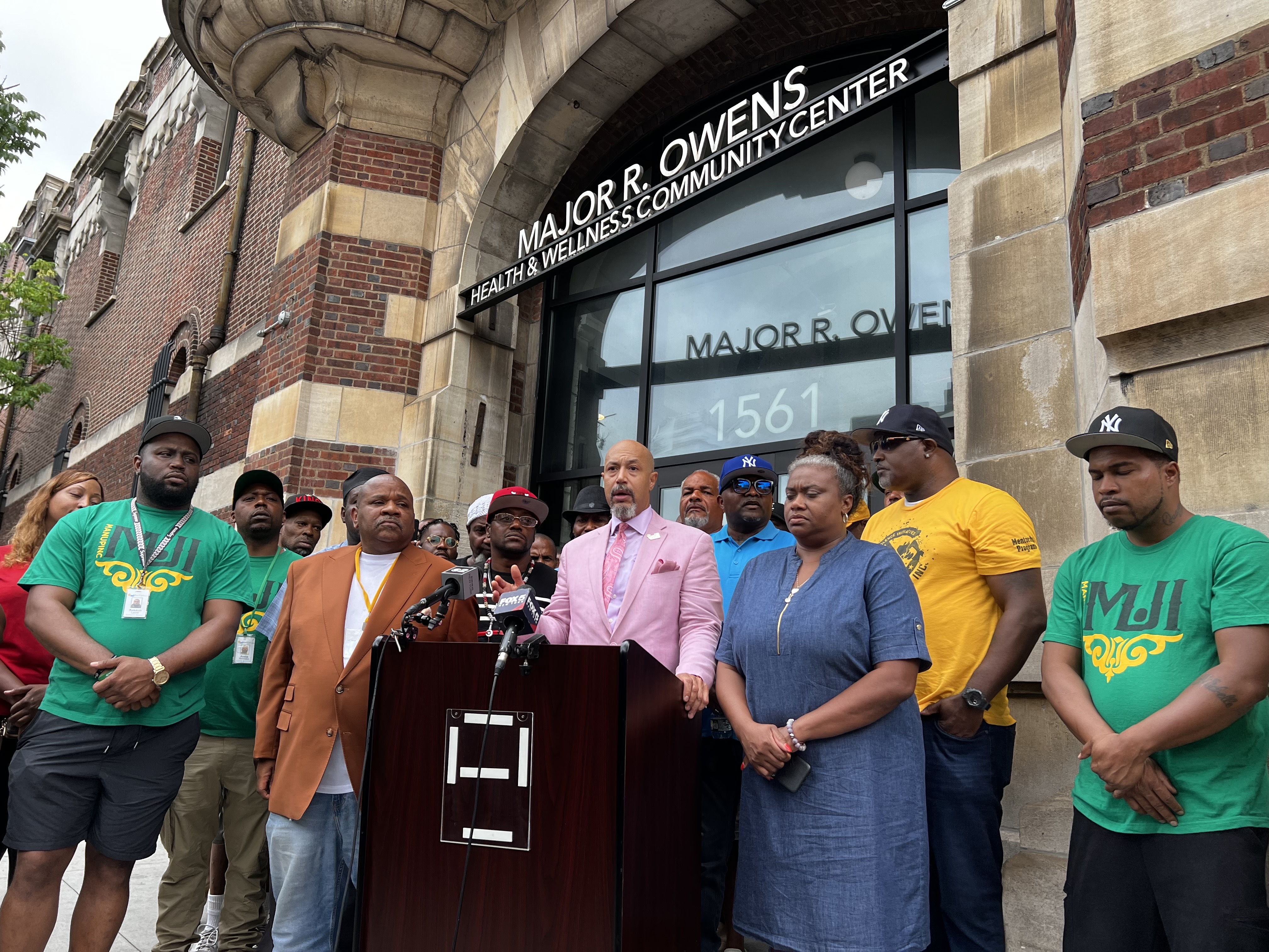 Activists call residents back to Crown Heights community center after Tuesday shooting