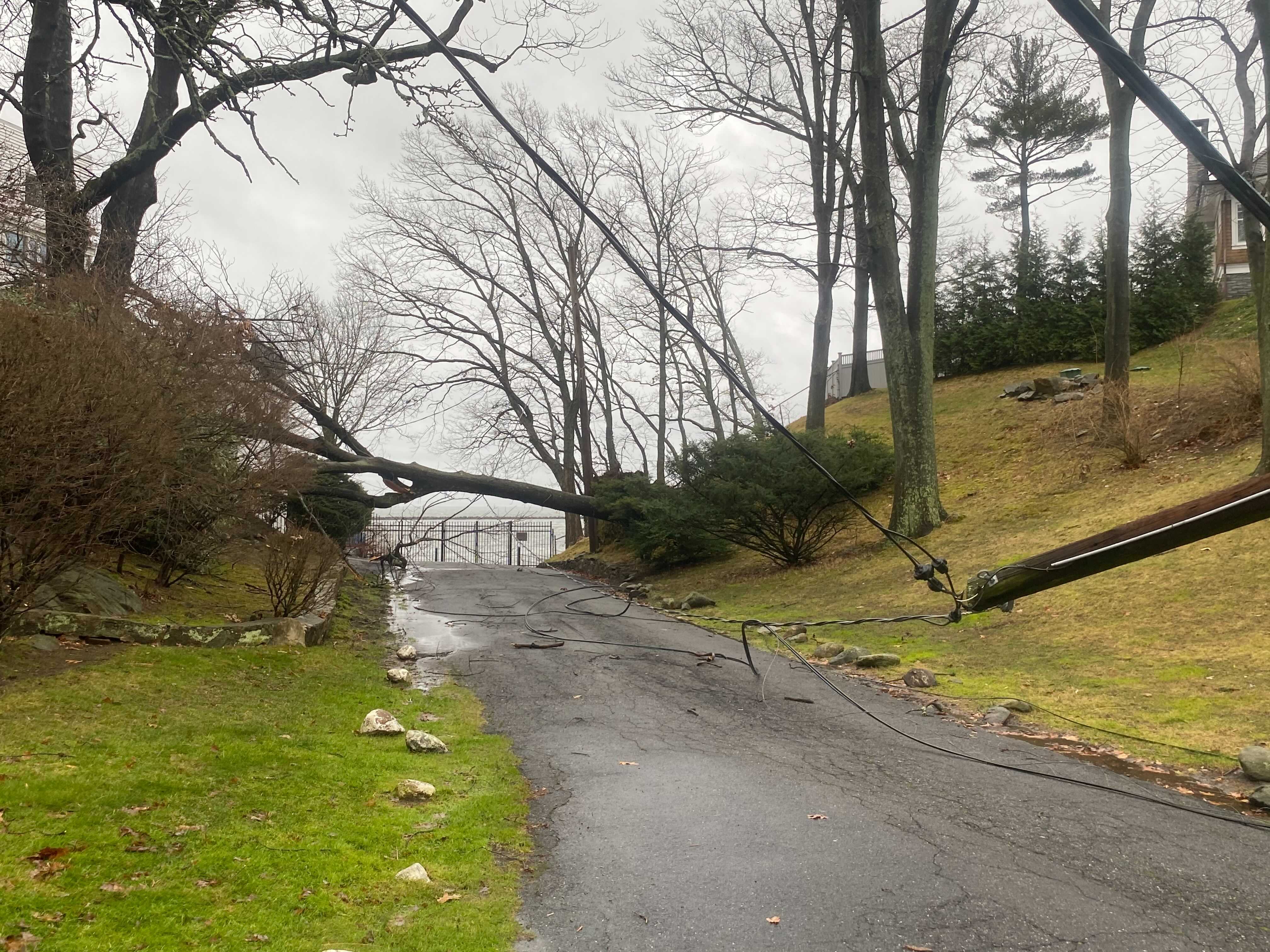 Powerful Winds And Heavy Rain Leave Thousands Without Power On Christmas Morning