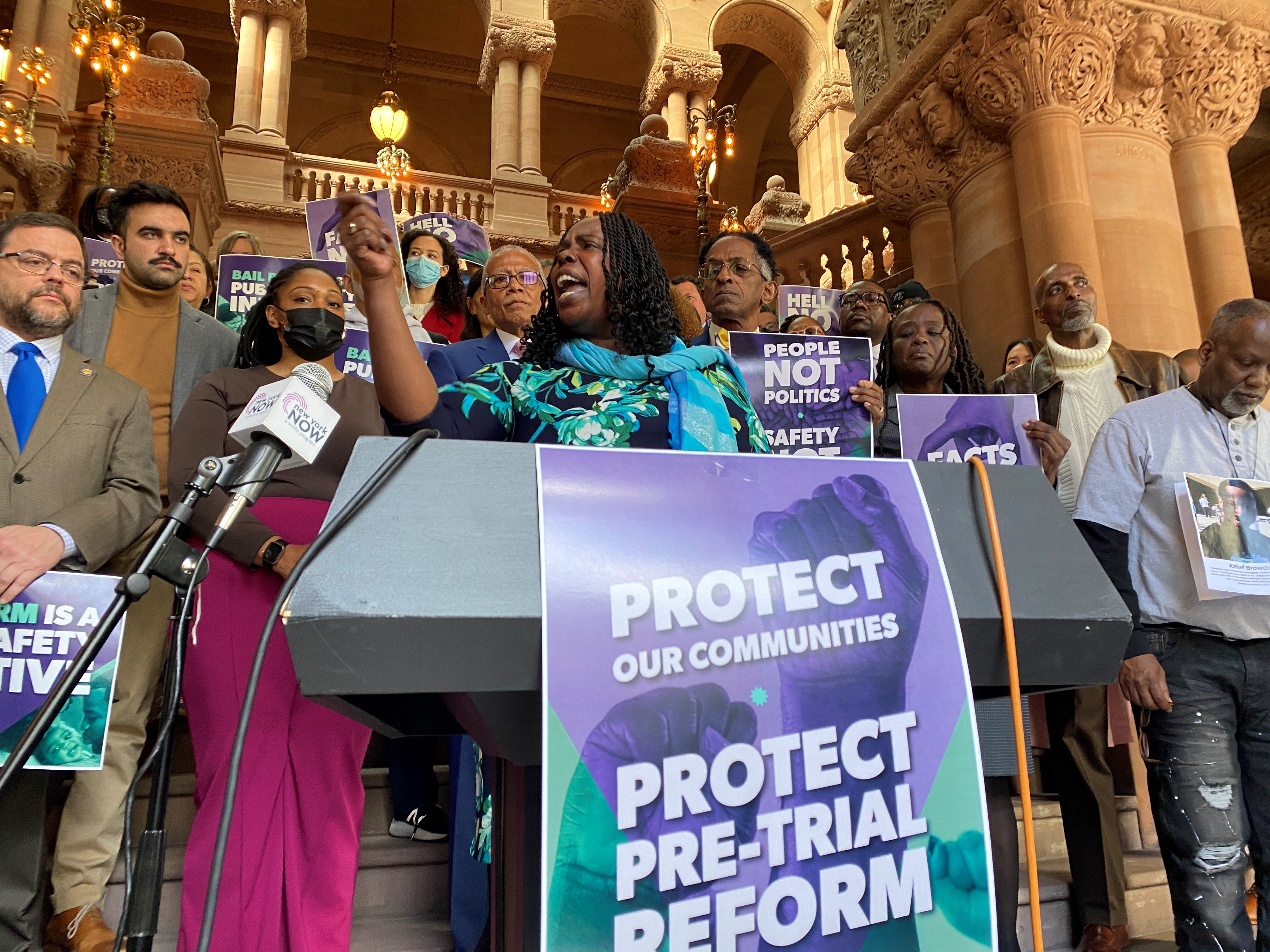 Progressive Democrats furious over Gov. Hochul&rsquo;s cash bail reform plan