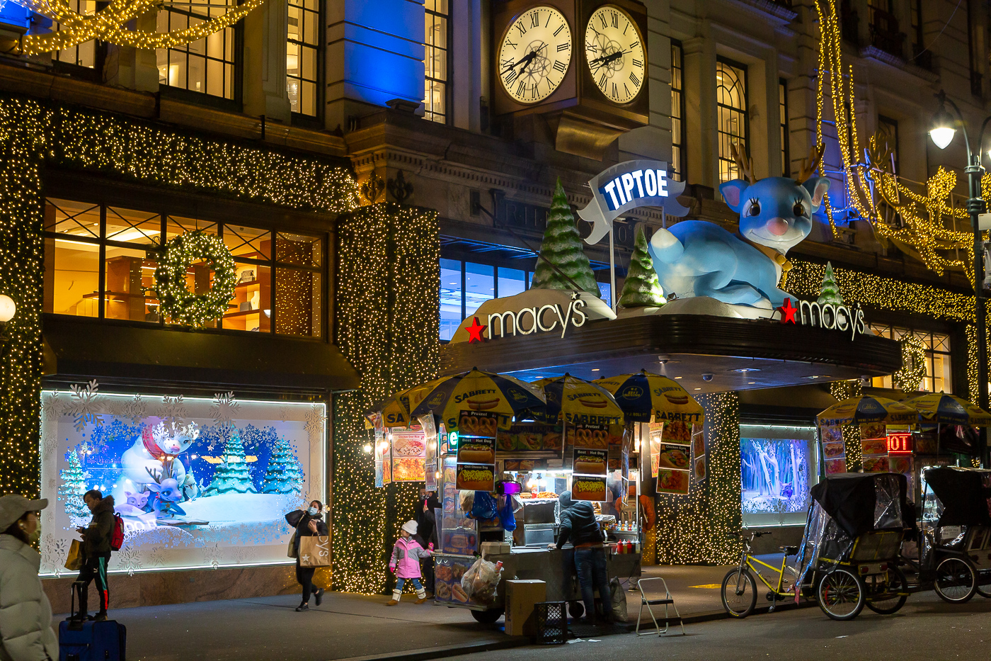 See the Most Spectacular Holiday Window Displays in New York City - Galerie