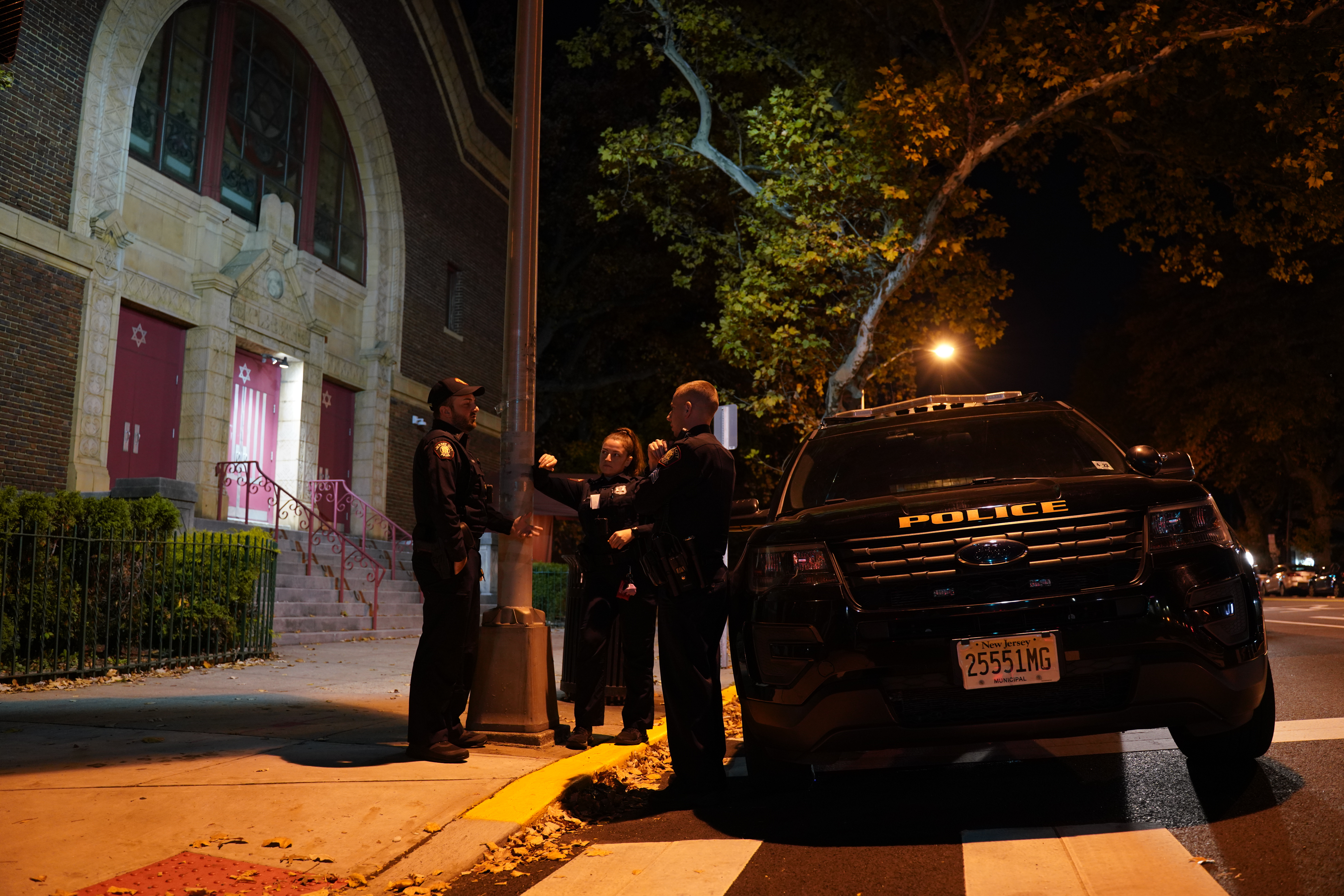 A photo of police outside of a Newar, NJ synagogue