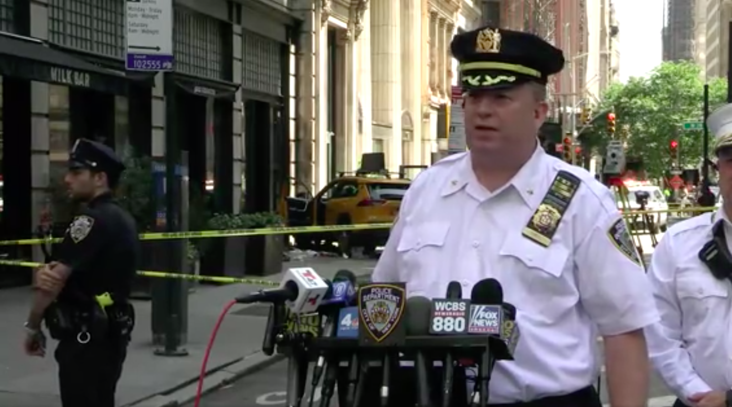 Six injured after taxi jumps curb in Flatiron District, prompting rescue attempt from over a dozen people