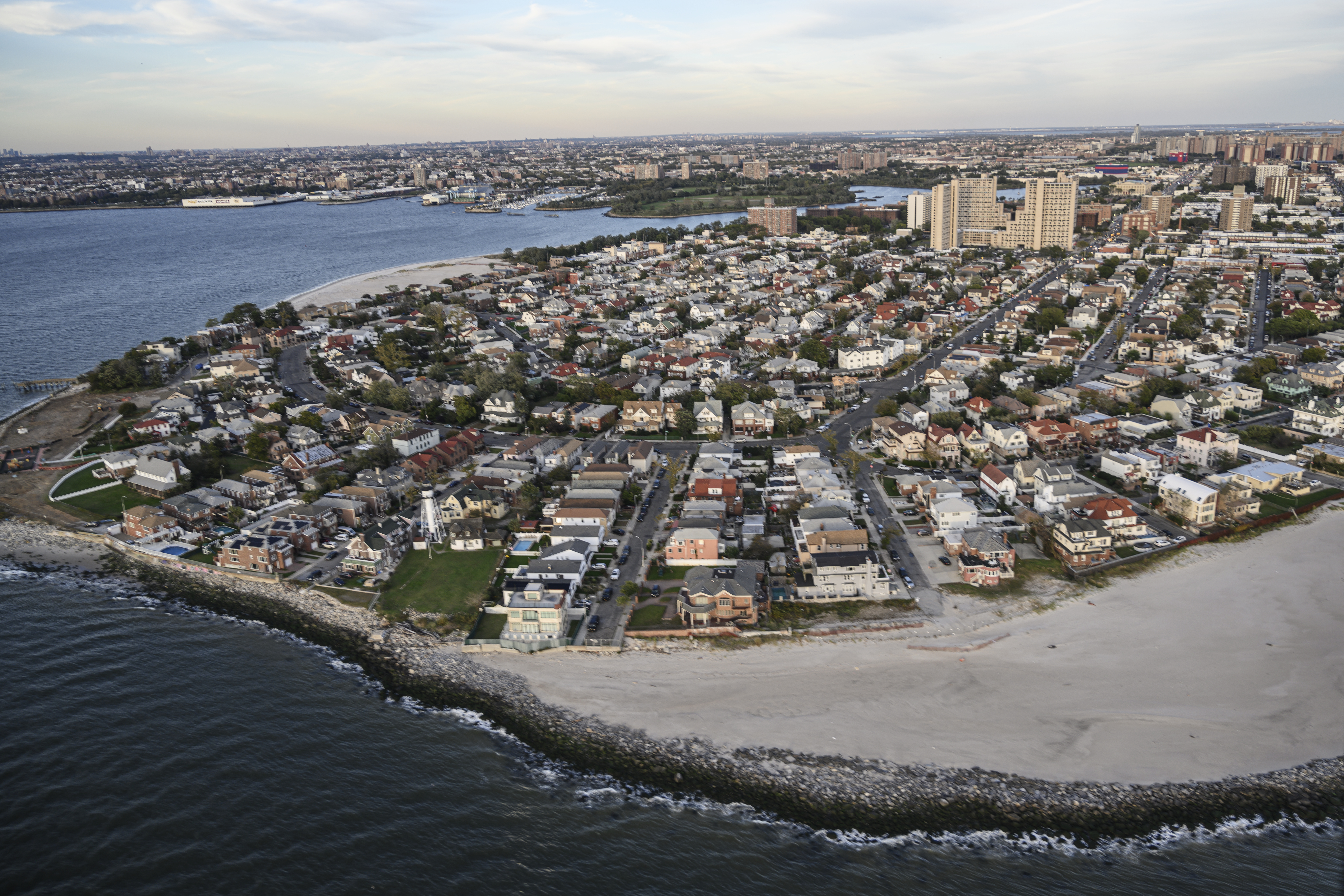 Exhibit Explores How Rising Sea Levels Threaten NYC & Beyond