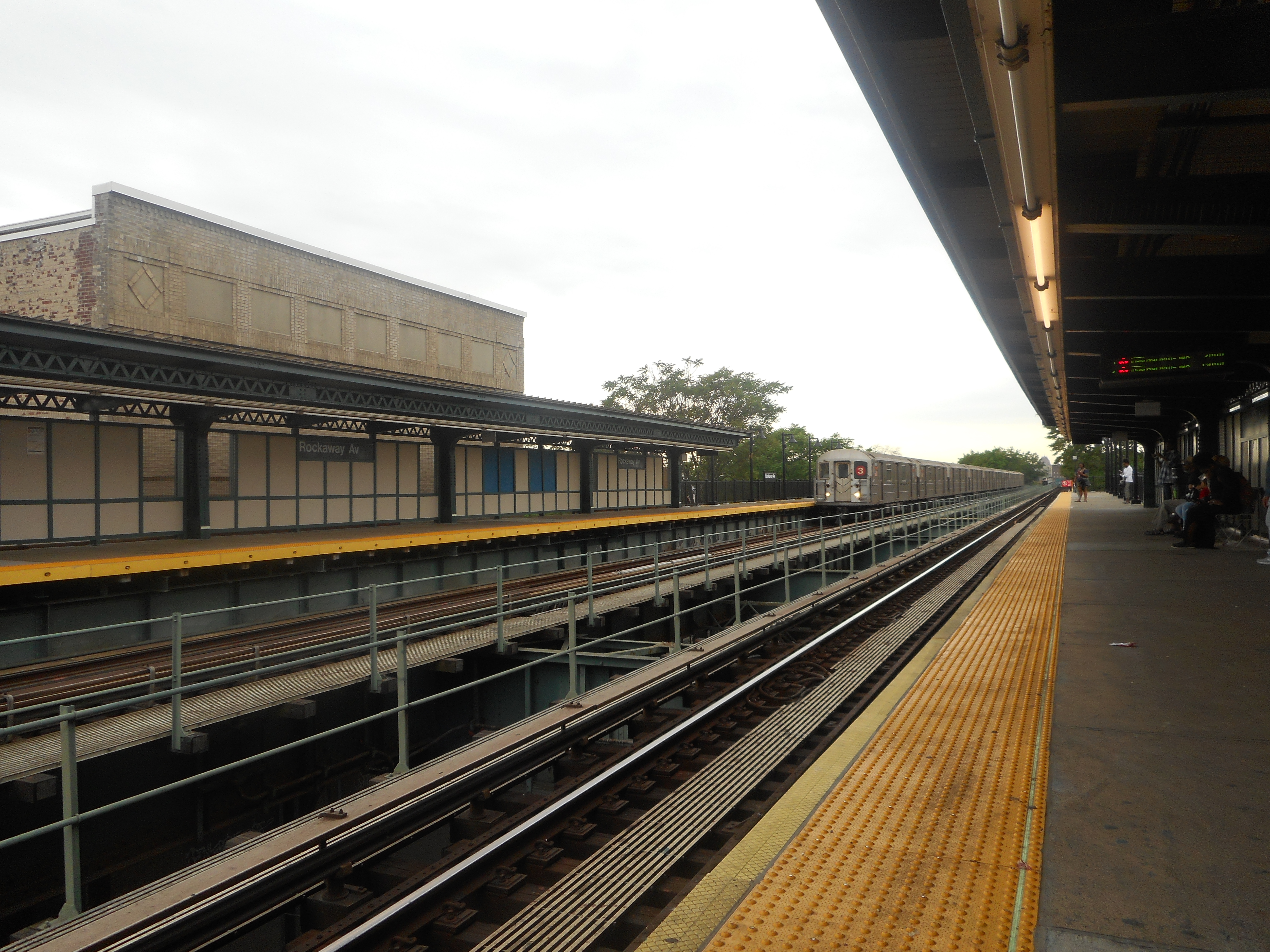 Man found dead on subway in Brooklyn: NYPD