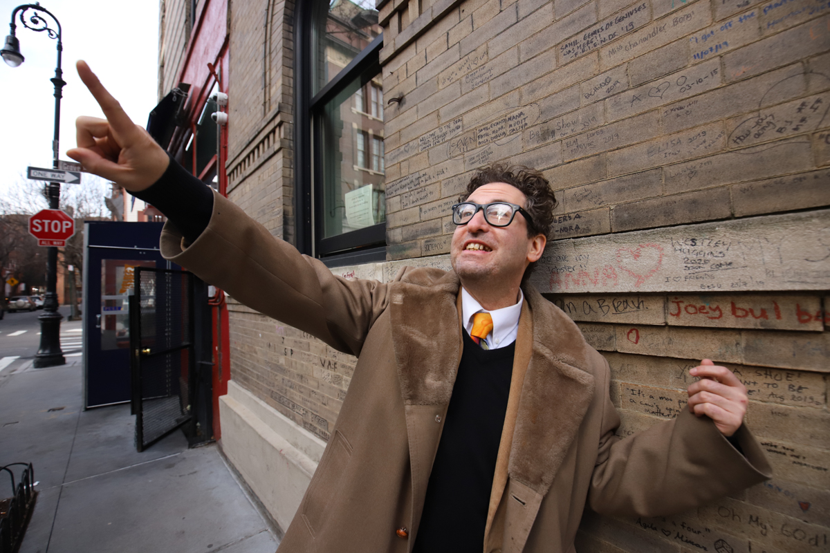 NYC's Legendary Tour Guide Speed Levitch Takes Us To The FRIENDS Wall ...