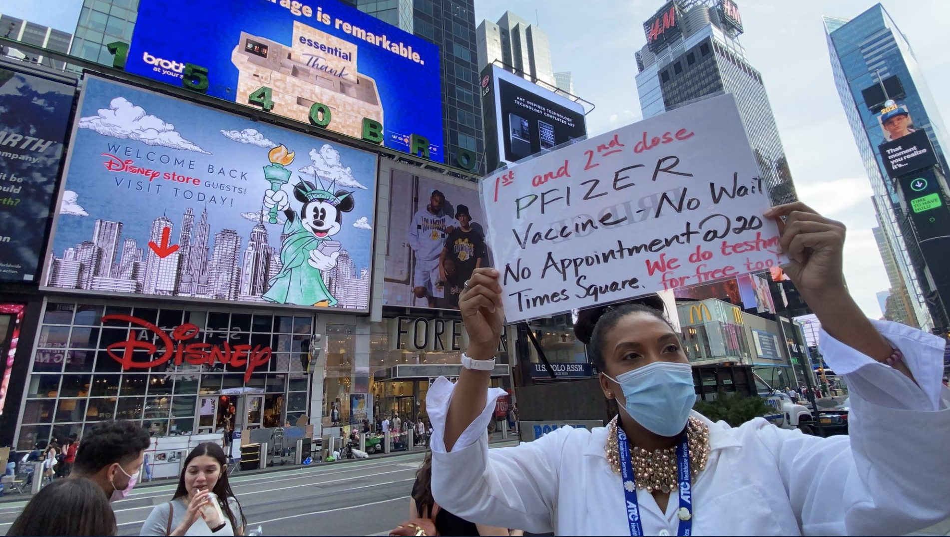 NYC Should Offer COVID Shots To Tourists At Popular Sites, De Blasio Says