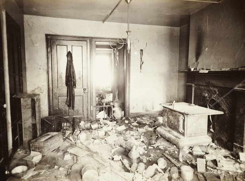 One Of The Most Striking Photographs Of Tenement Conditions In 1900s NYC One Of The Most Striking Photographs Of Tenement Conditions In 1900s NYC
