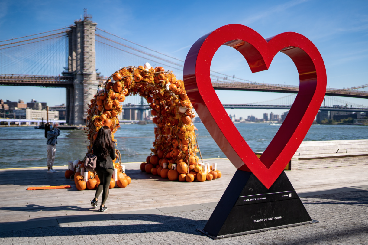 A photo of the Heart and Pumpkin Arch in lower Manhattan