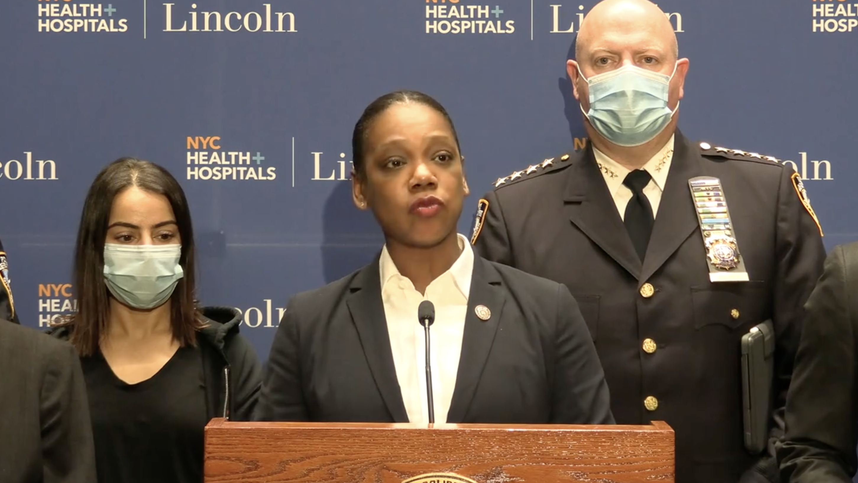 Suspect shot and killed, cop injured in Bronx shooting