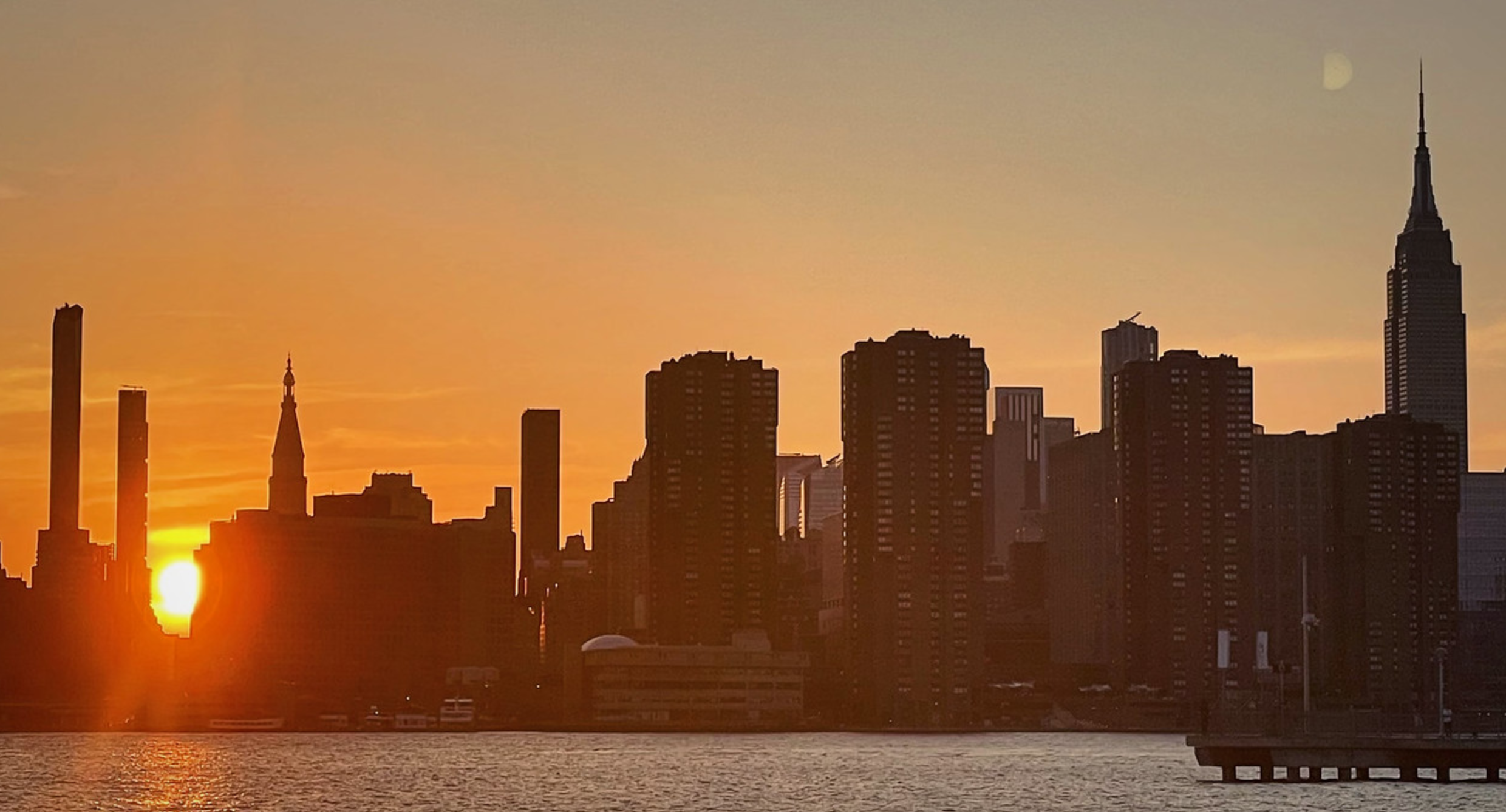 Extra Extra: *Meryl Streep removes glasses*