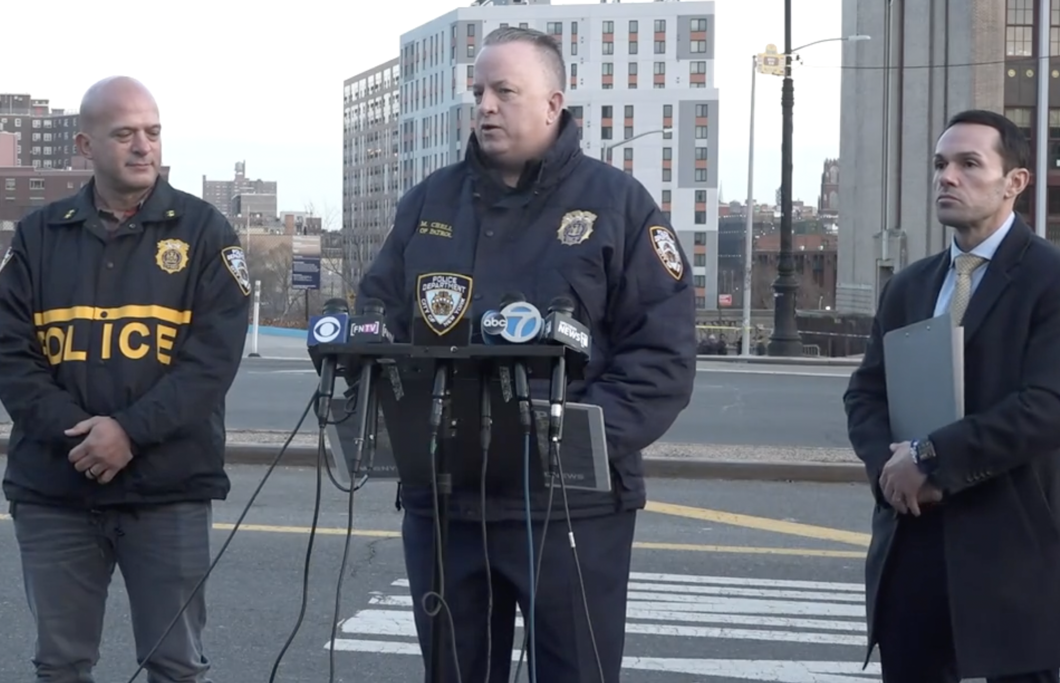 Man points gun at passerby while being pursued by NYPD: Police