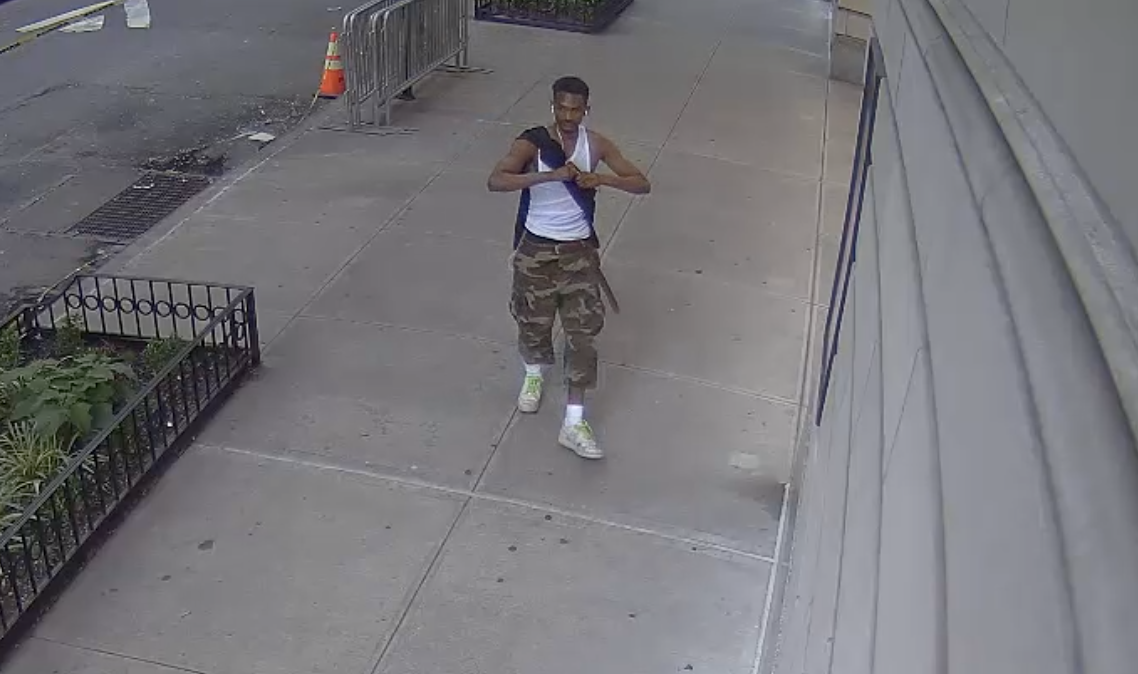 NYPD searching for suspect who scrawled antisemitic graffiti on NYC synagogue