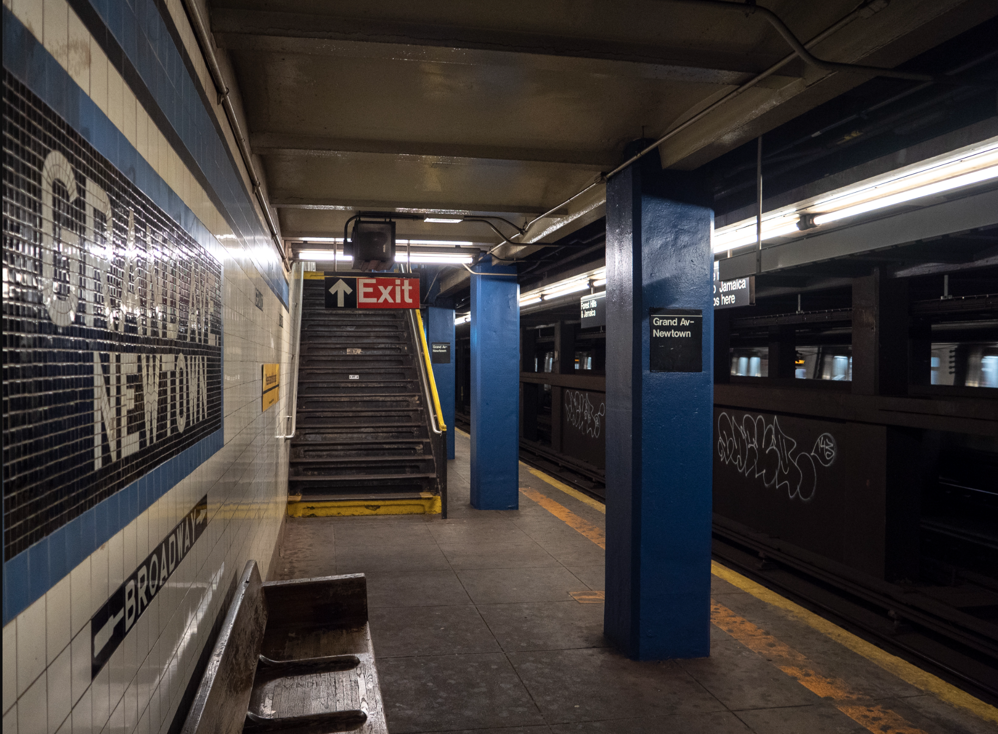 NYPD searching for man who struck R train riders with wooden plank