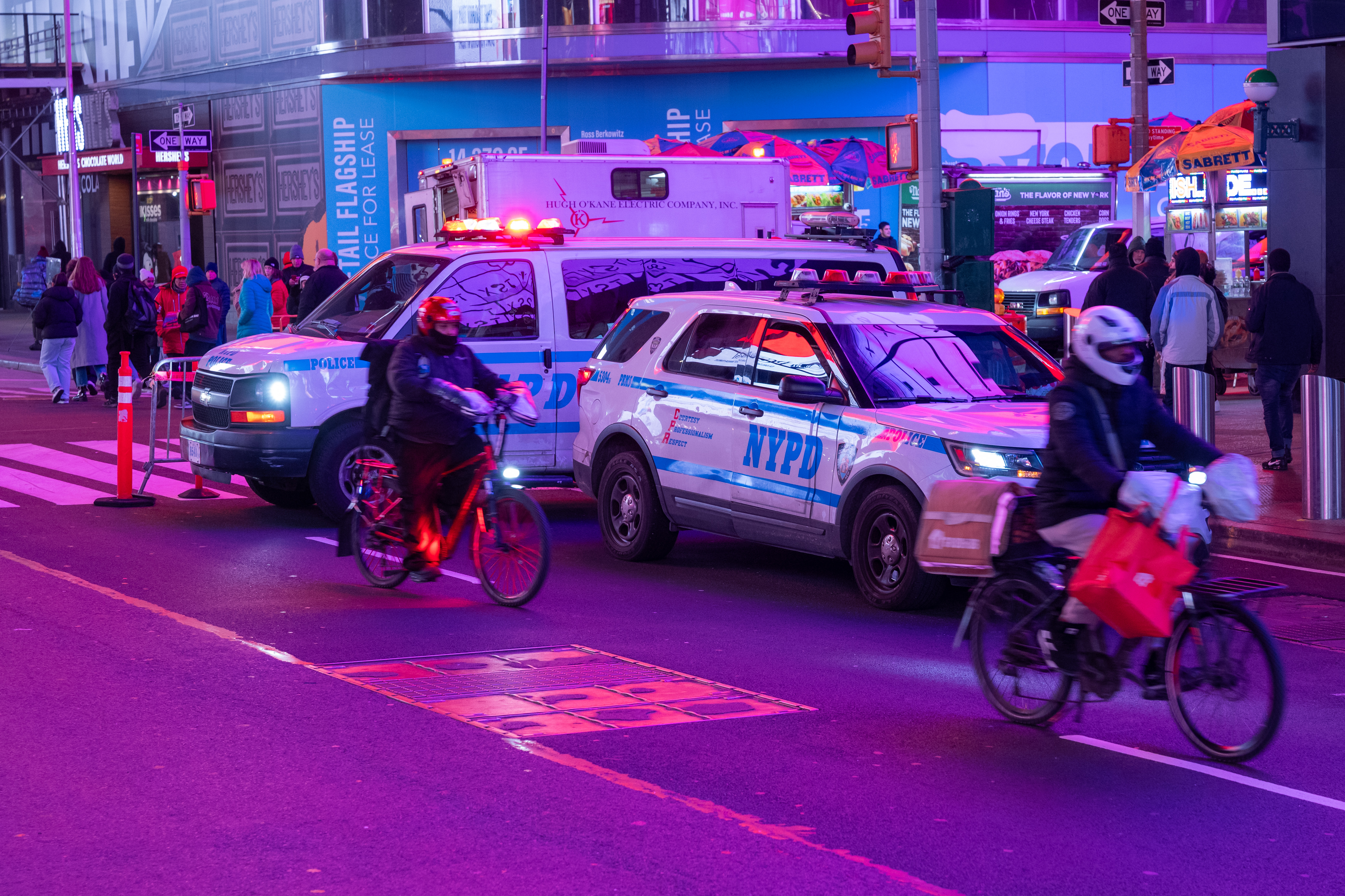 NYPD searching for man police say opened fire in Times Square, injuring bystander
