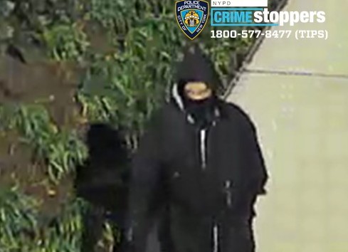 NYPD: Suspect wanted for beating 57-year-old woman entering Queens subway