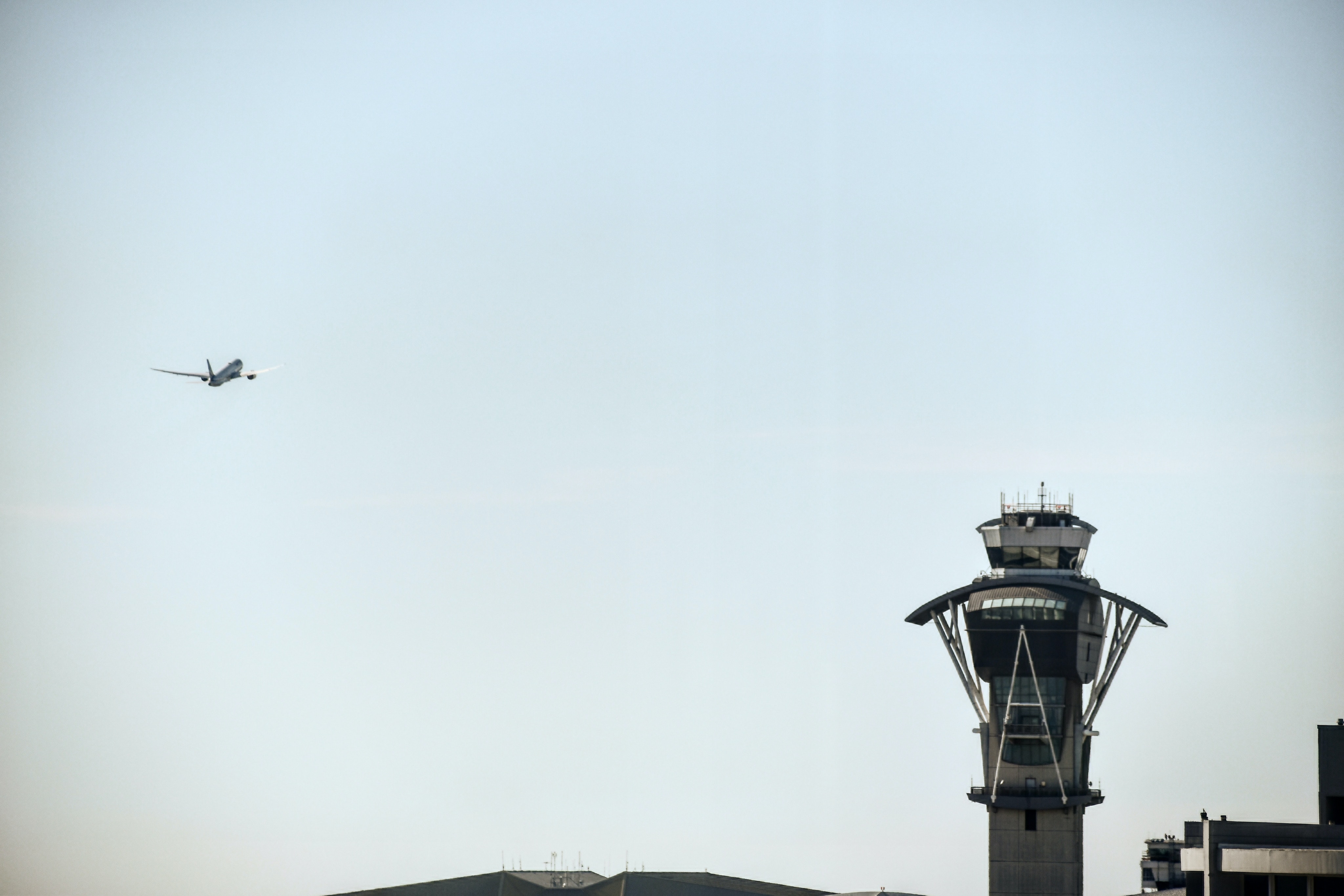 Extra Extra: Where are all the air traffic controllers?
