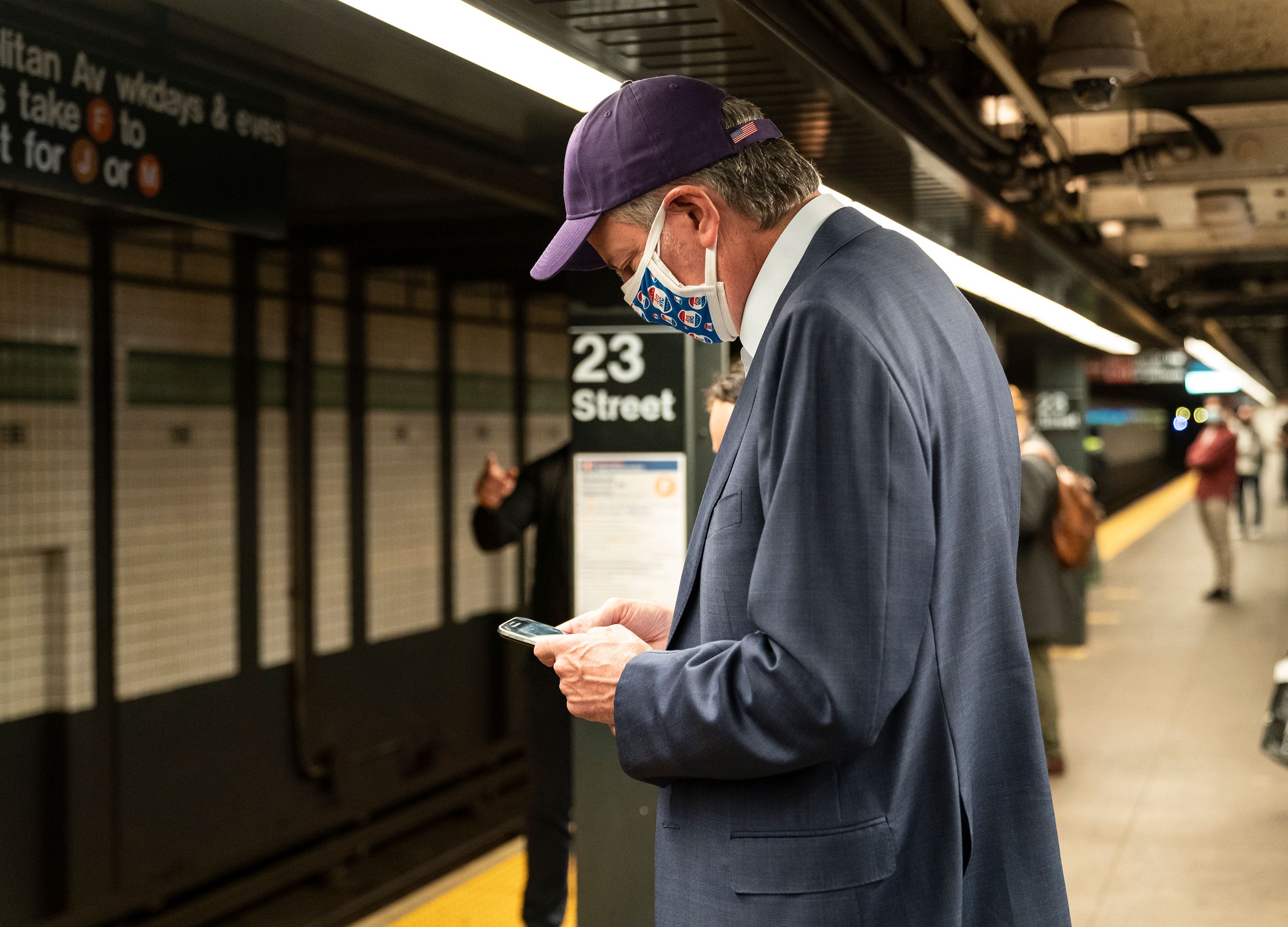 Bill de Blasio waits on the F train platform at 23rd Street