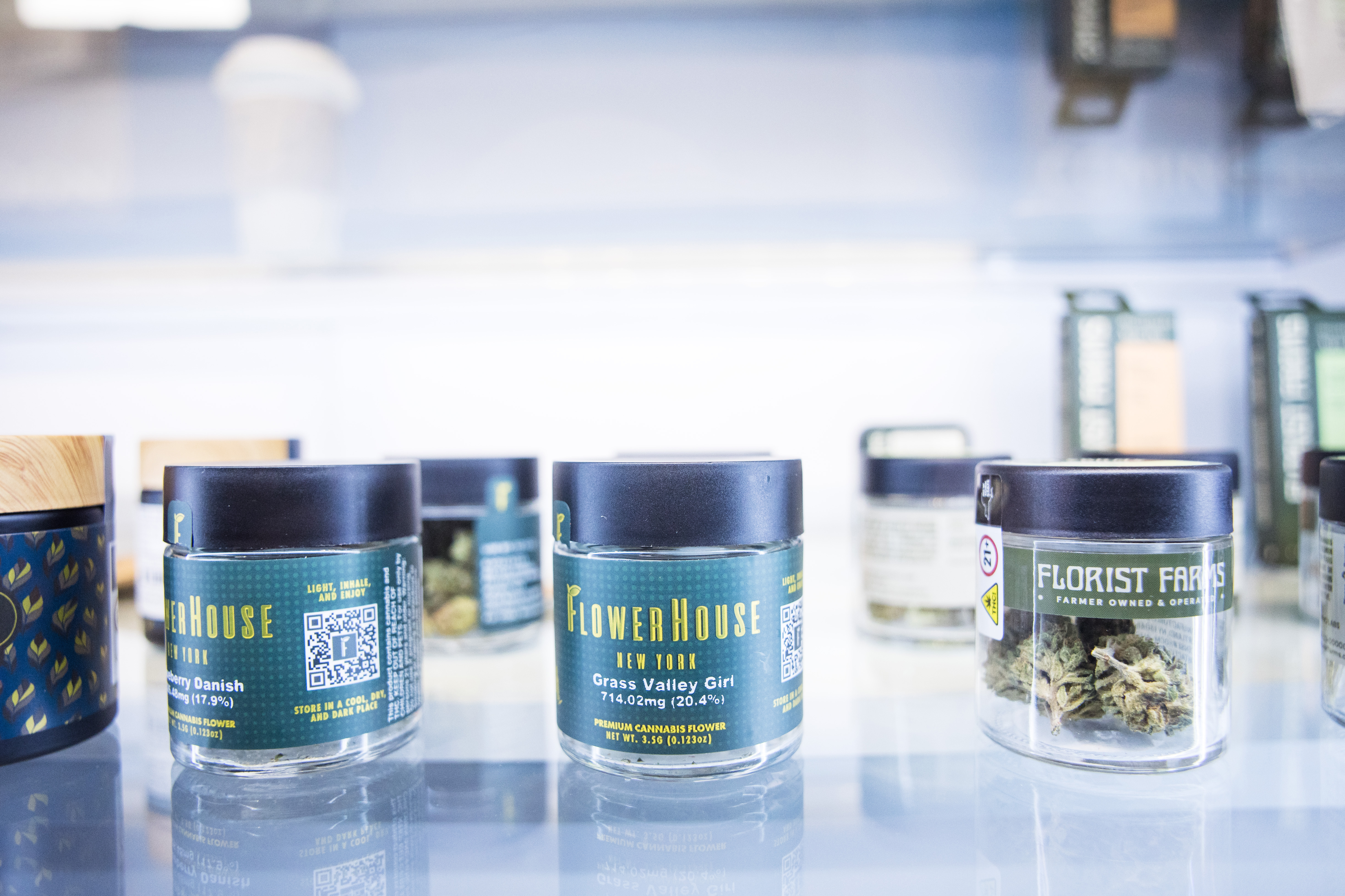 NY delays weed licenses for general retailers but opens 150 slots for social equity candidates