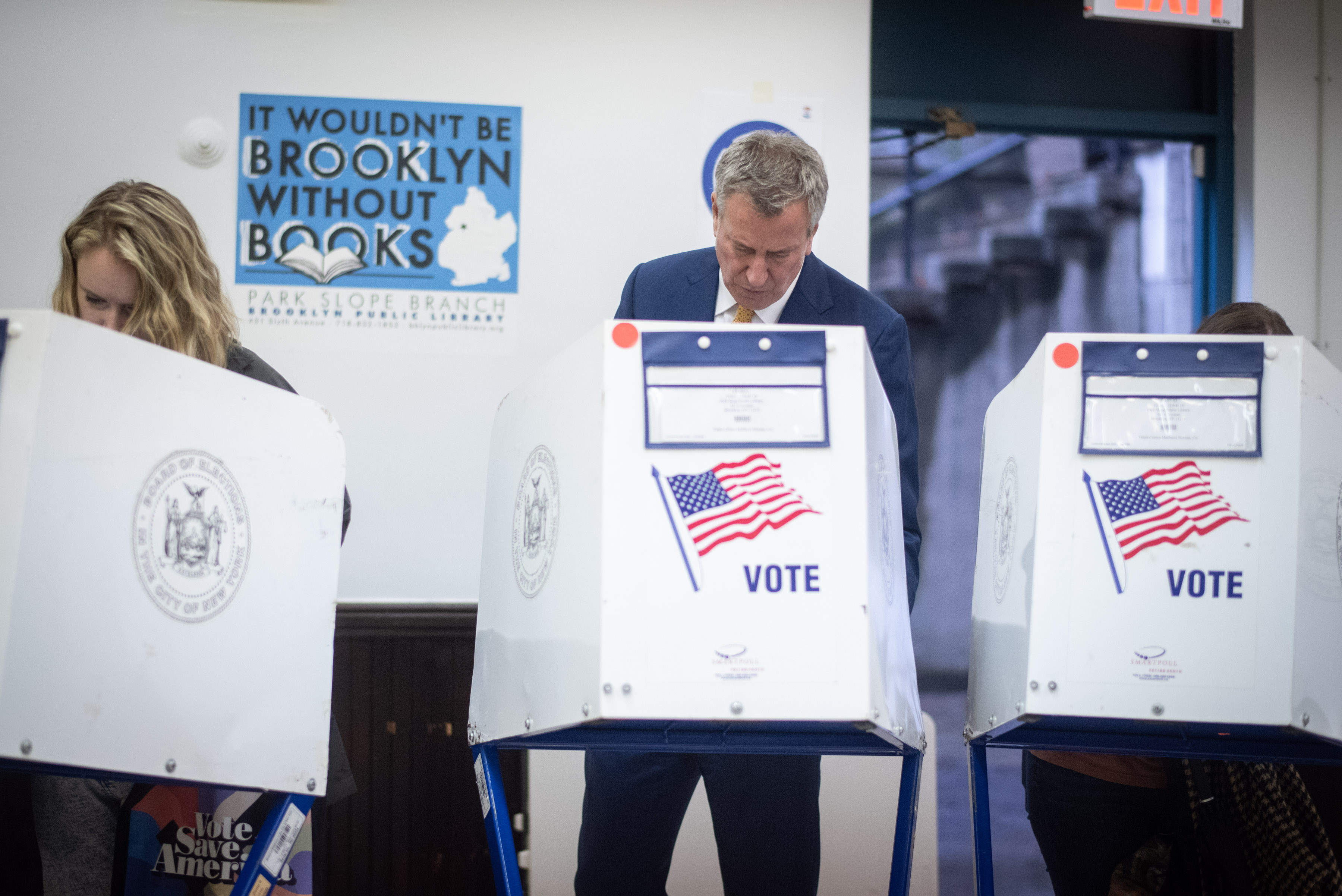 De Blasio officially declares Congressional run