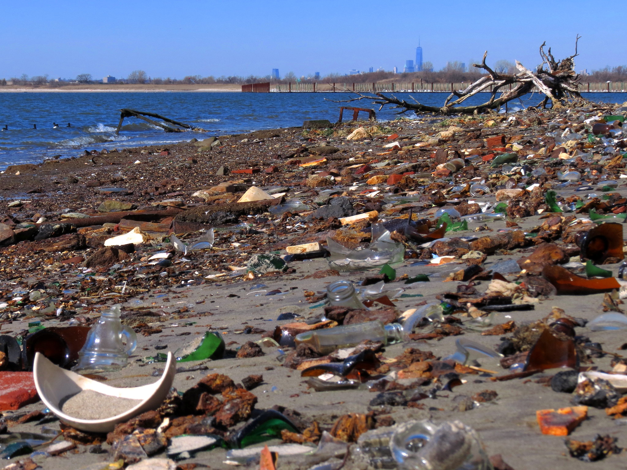 Early Addition: Scuba divers yanked an ATM machine and loads of other trash out of Rockaway waters
