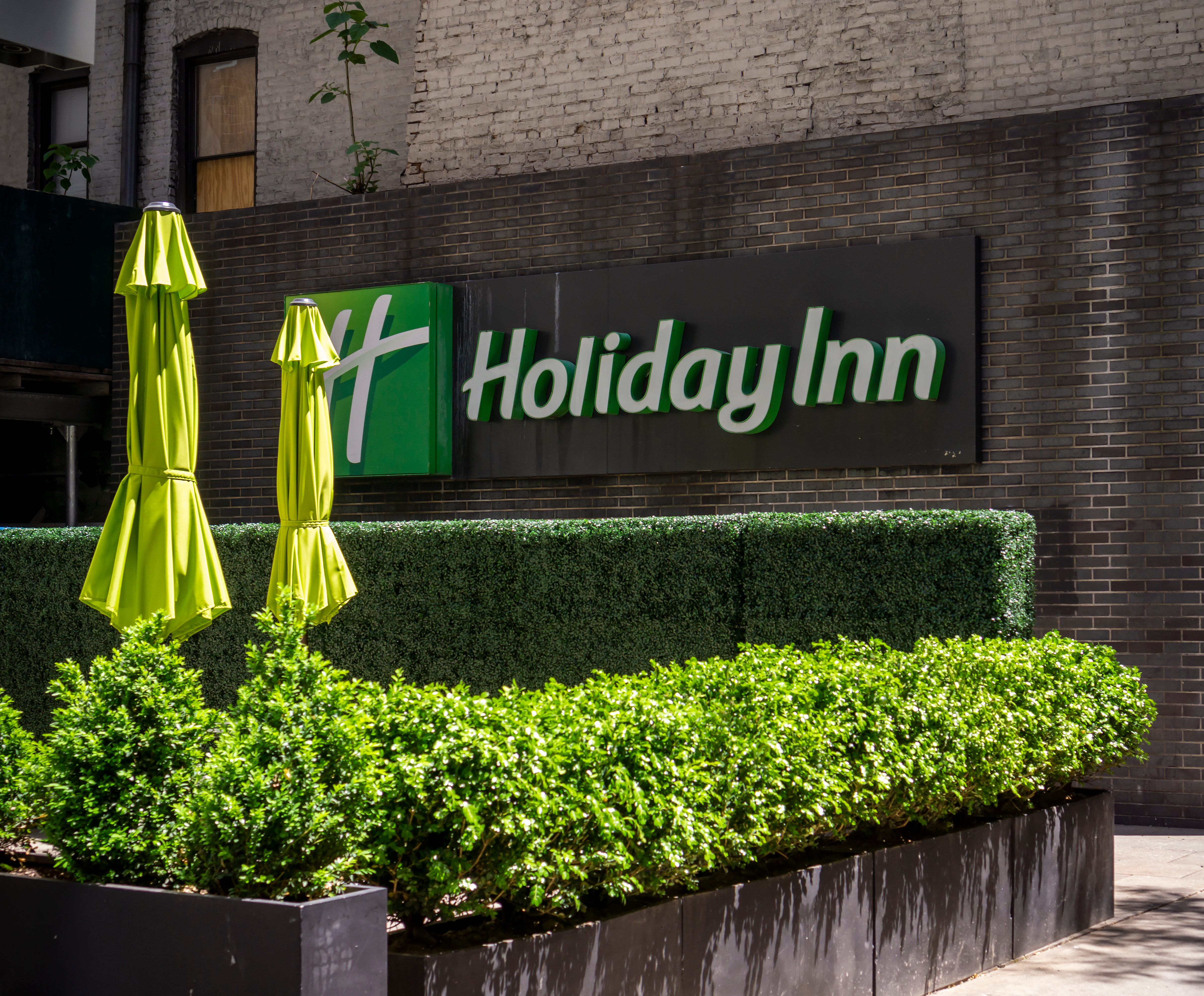 Early Addition: More than 20,500 city hotel rooms have been vacant every night amid migrant crisis