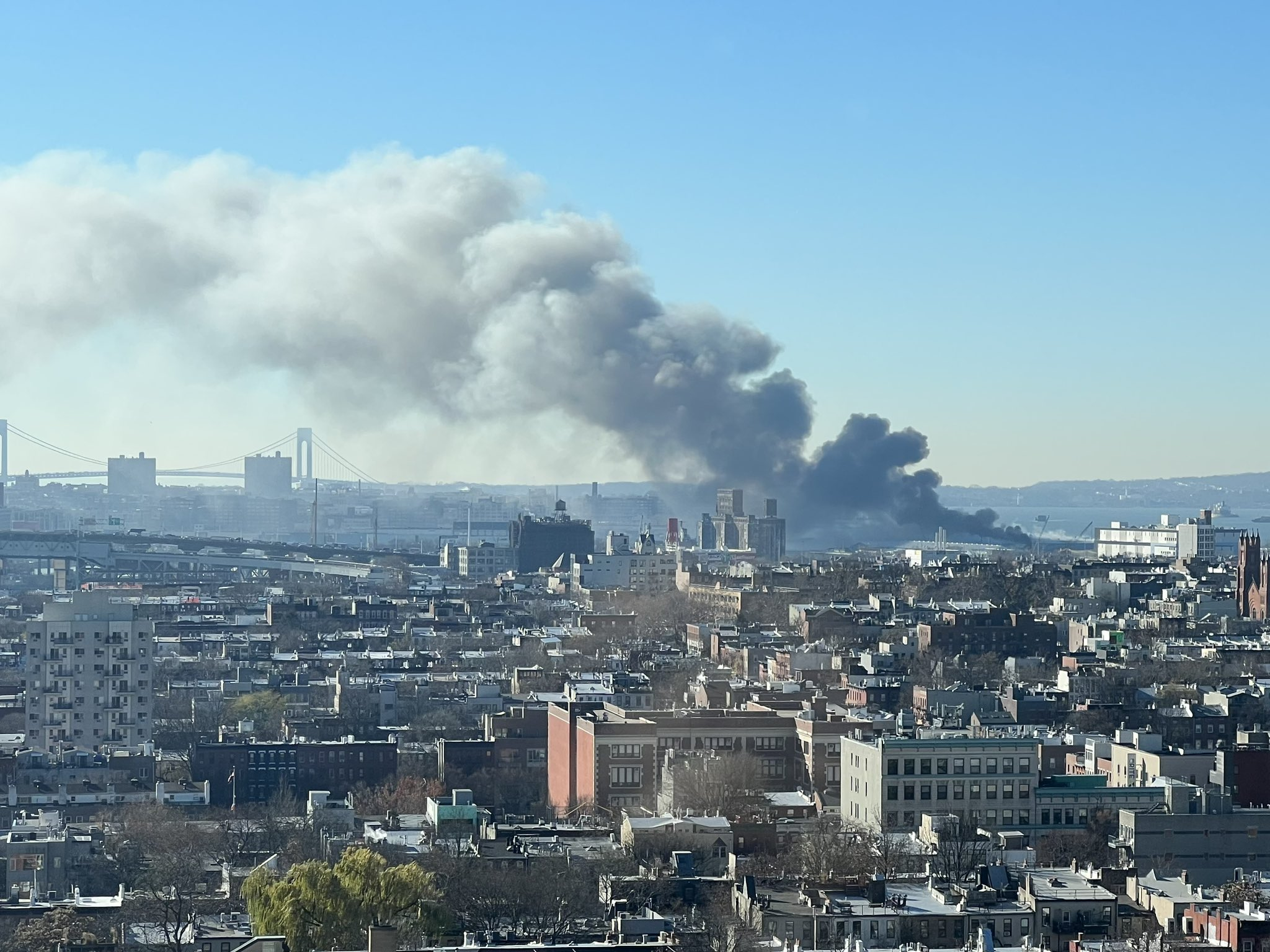 Blaze breaks out at NYPD storage facility in Brooklyn
