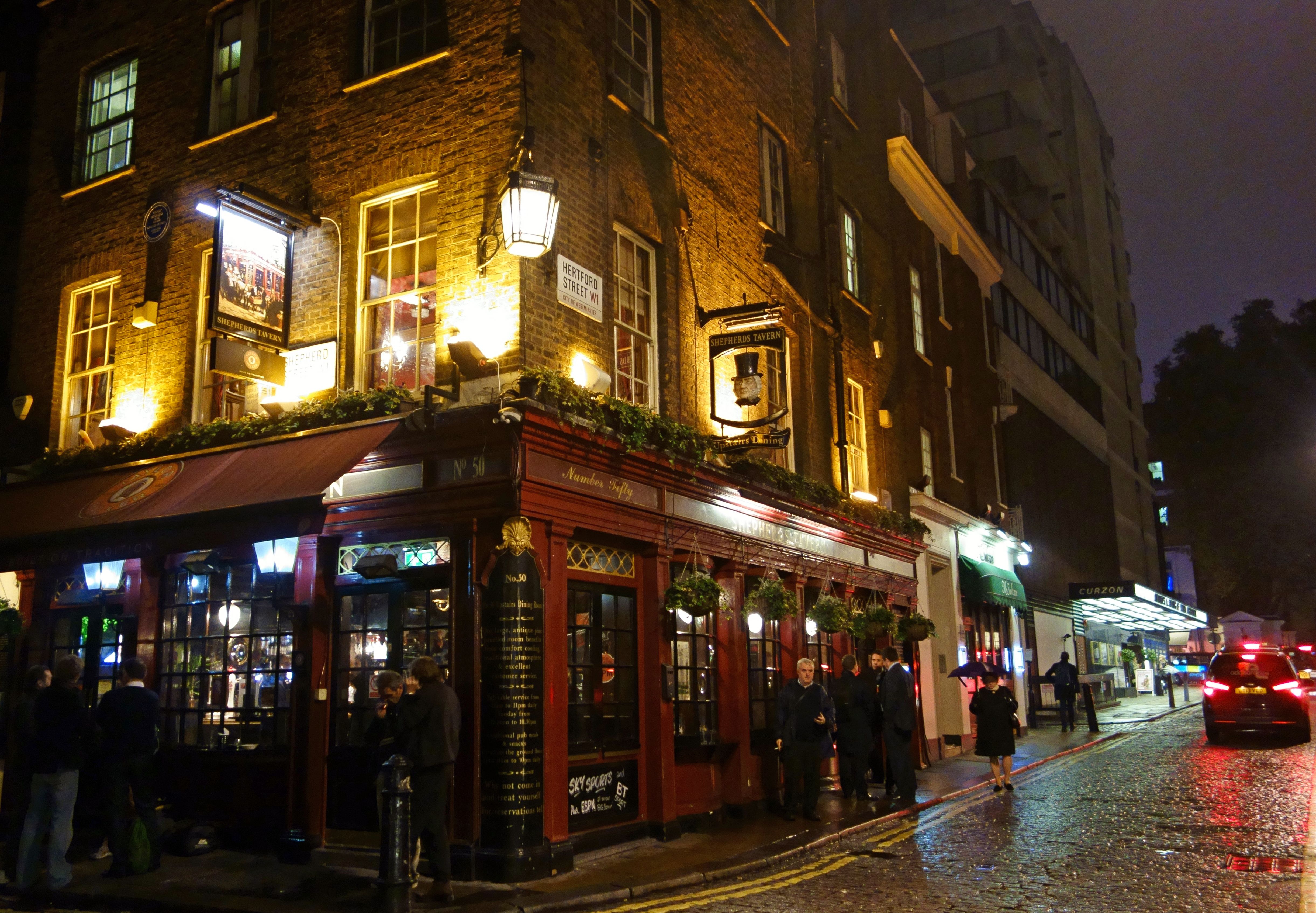 Extra Extra: Peeing on the streets of London