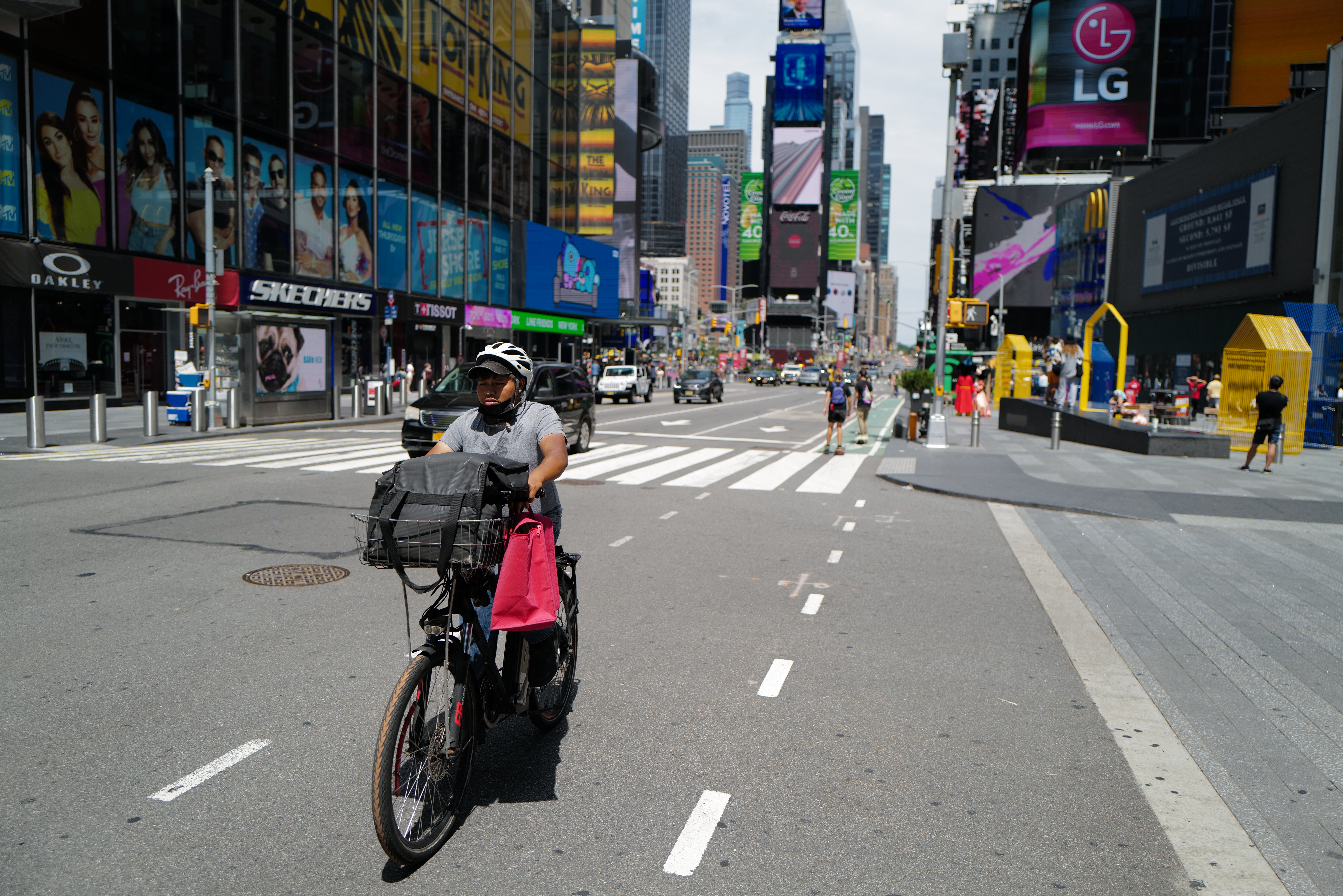 Council Advances Bills To Improve Working Conditions For Delivery Workers