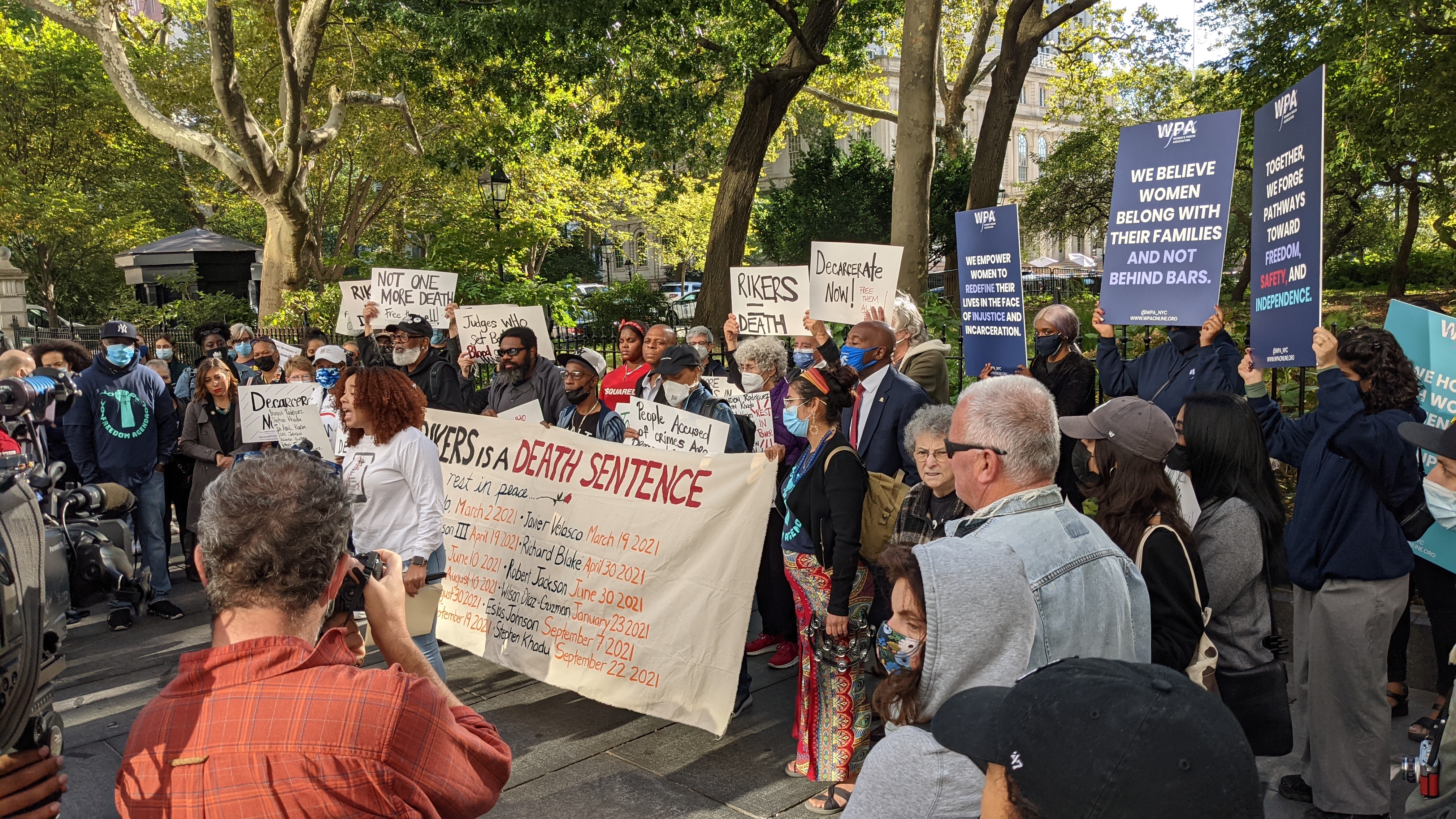 Inmate awaiting trial on murder, robbery charges dies in custody on Rikers Island