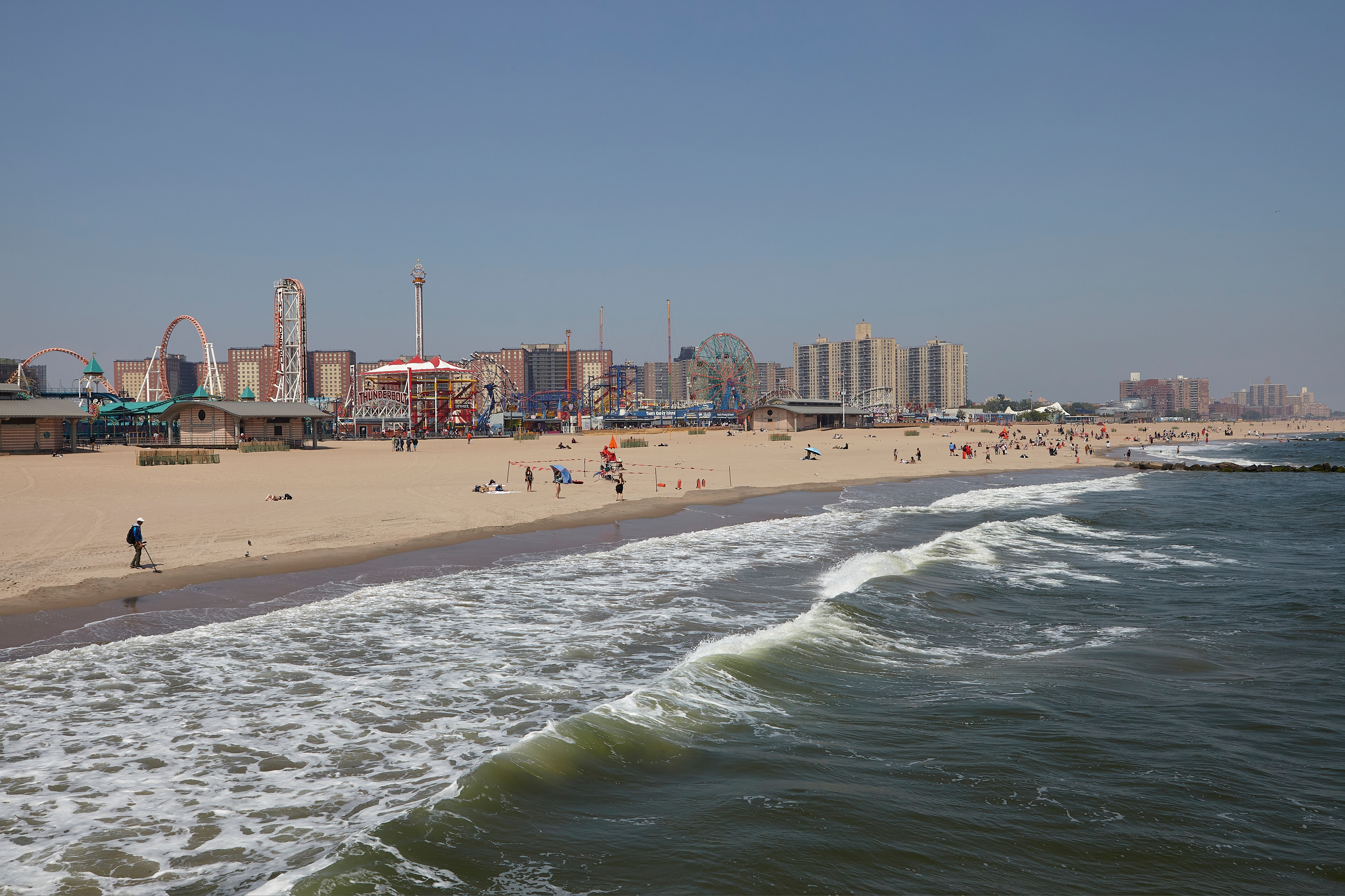 Big risk for swimmers today in &ldquo;life threatening&rdquo; rip currents
