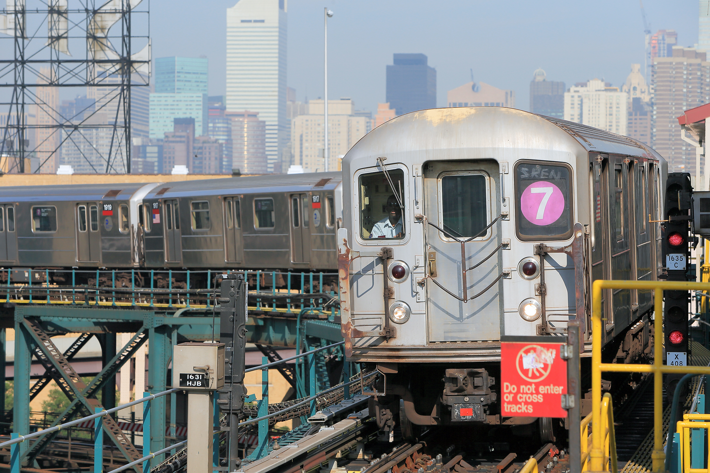 Alleged 7 train stabber arrested after consecutive Queens attacks Alleged 7 train stabber arrested after consecutive Queens attacks