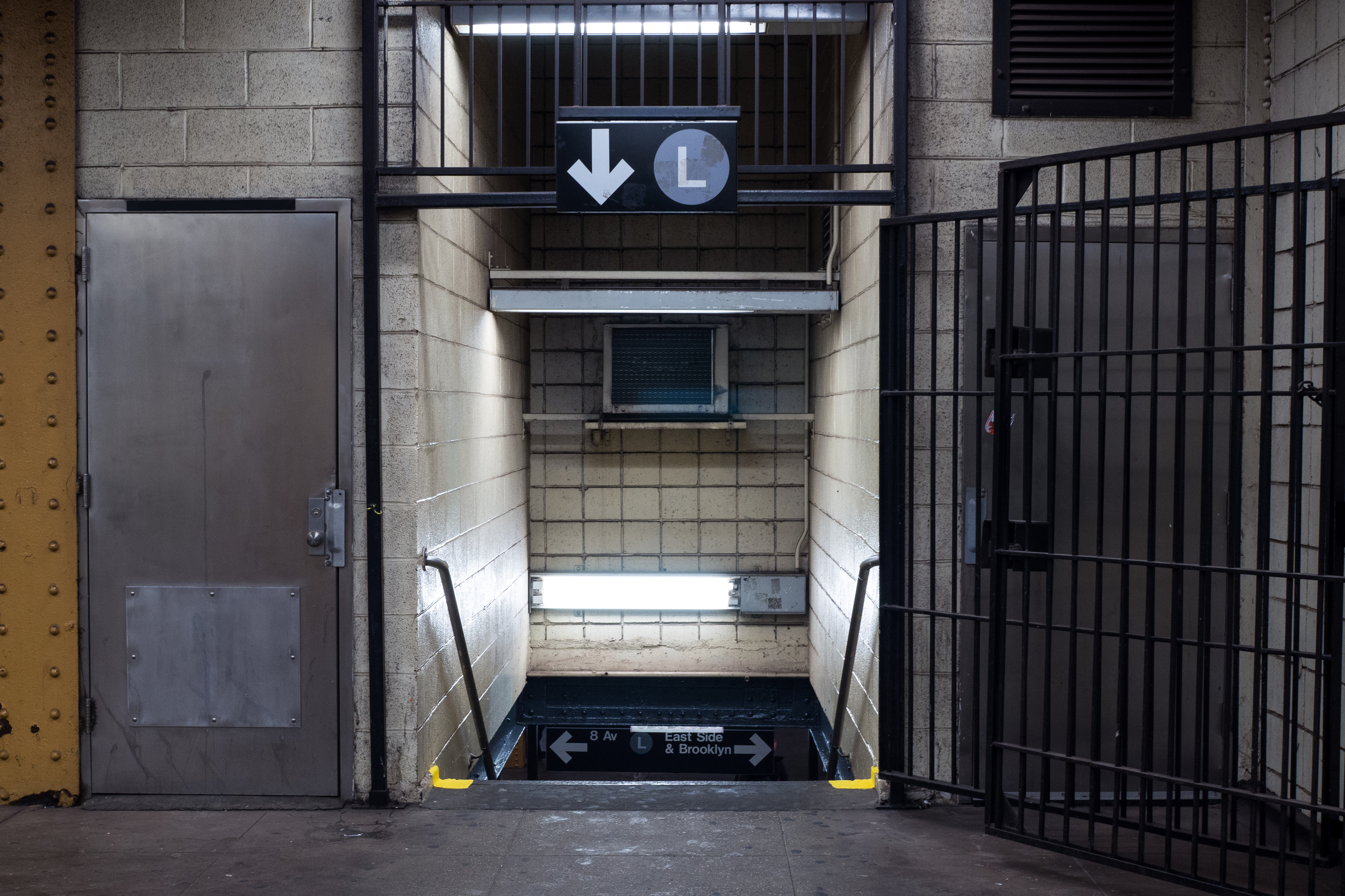 1 dead, 1 injured in possible subway surfing incident in Brooklyn