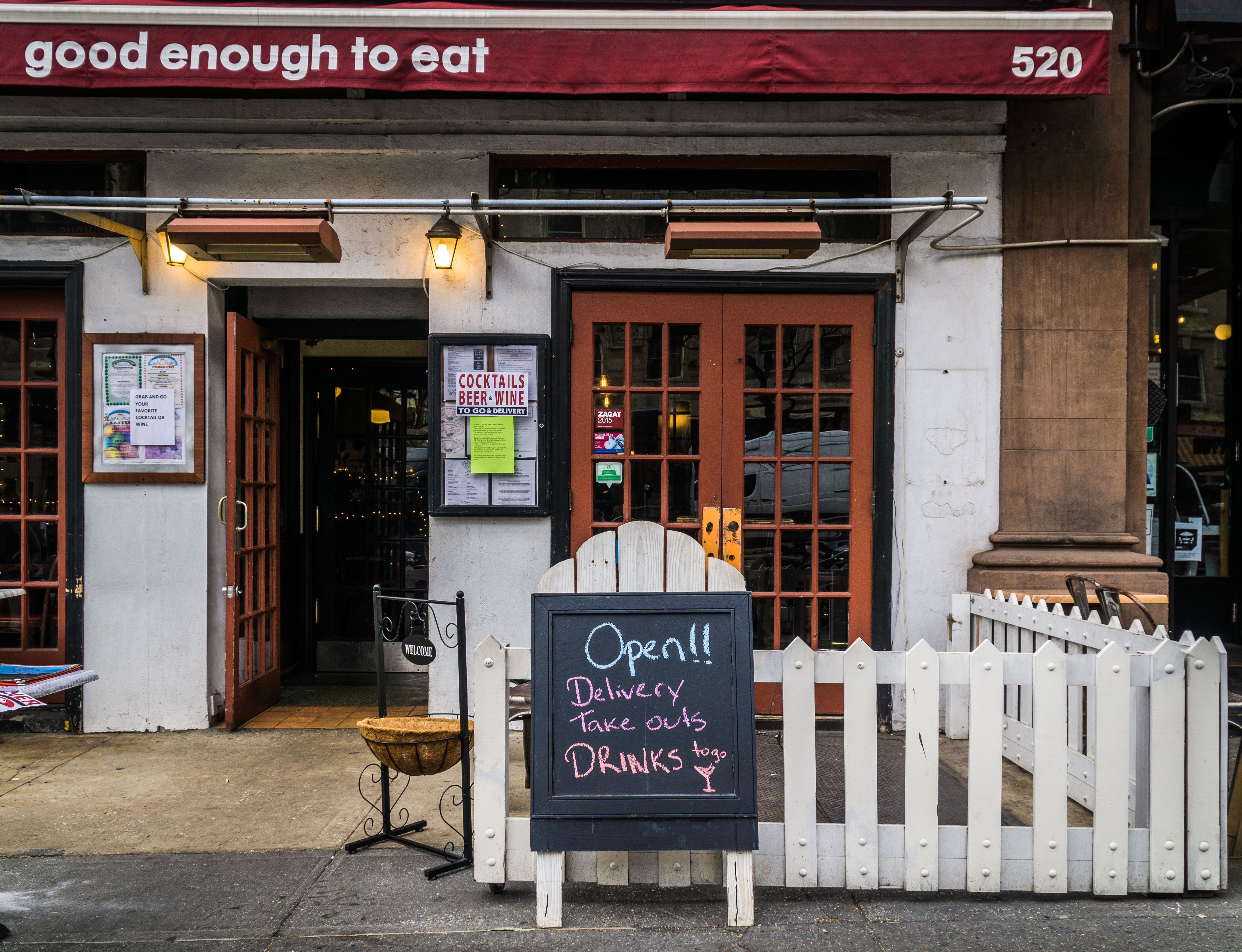 Who doesn&rsquo;t want cocktails to go in NY? Liquor stores