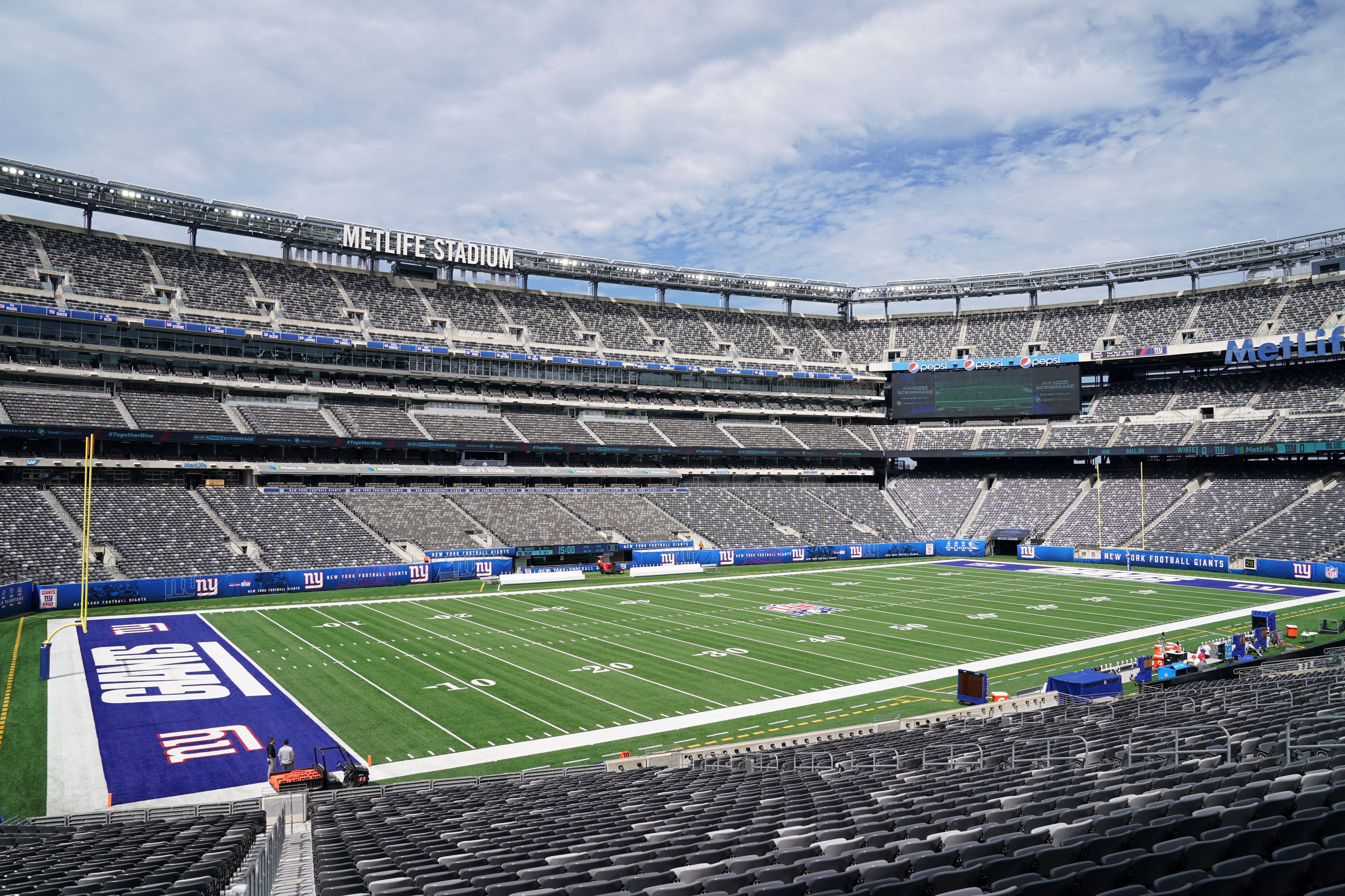 Look: MetLife Stadium Is Pretty Empty At Kickoff Today - The Spun