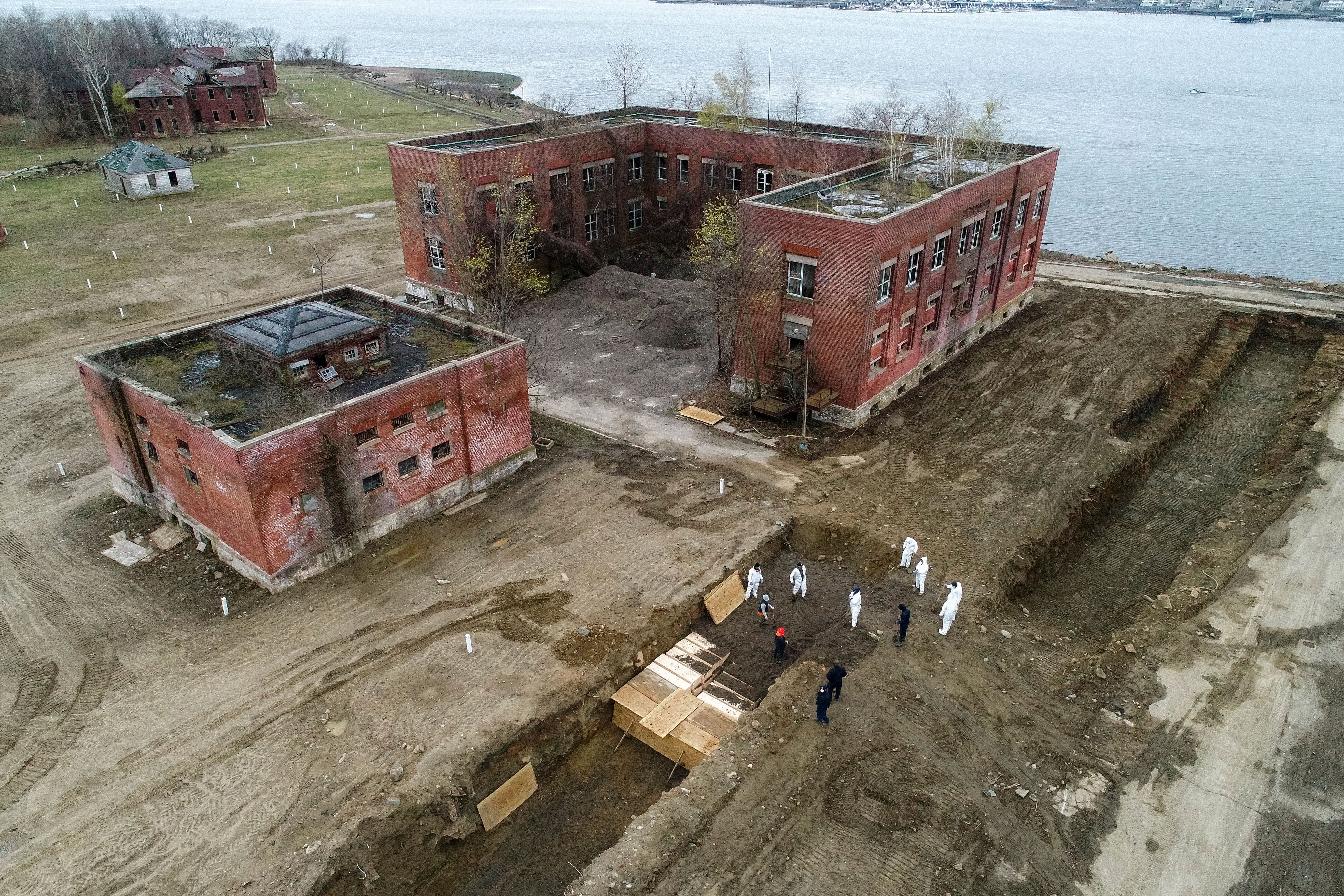 Rikers Inmates Will No Longer Bury The Dead Amid Hart Island Transformation