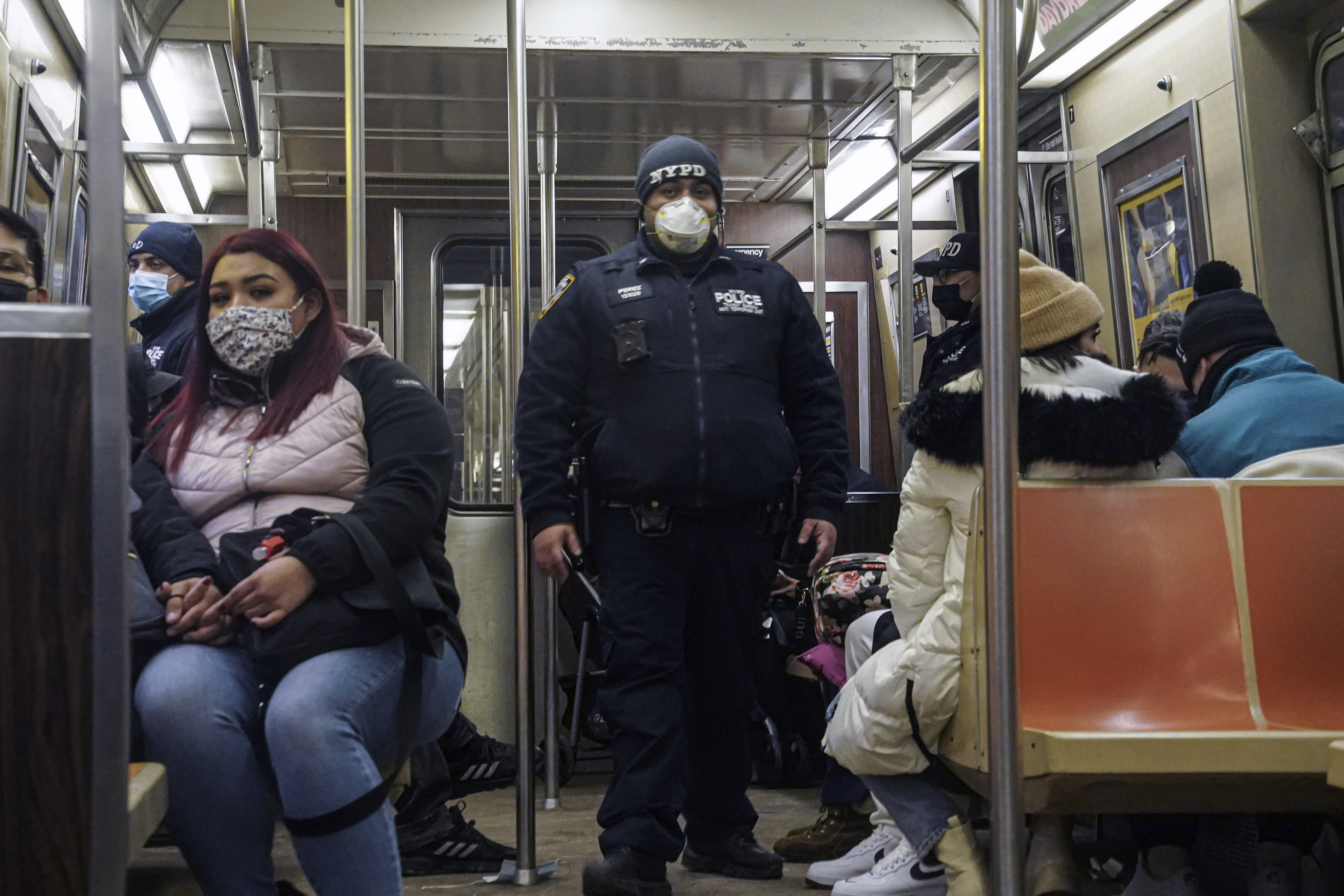 After Feuding With MTA Over Subway Safety, NYC Agrees To Add Volunteer Police Officers Underground After Feuding With MTA Over Subway Safety, NYC Agrees To Add Volunteer Police Officers Underground
