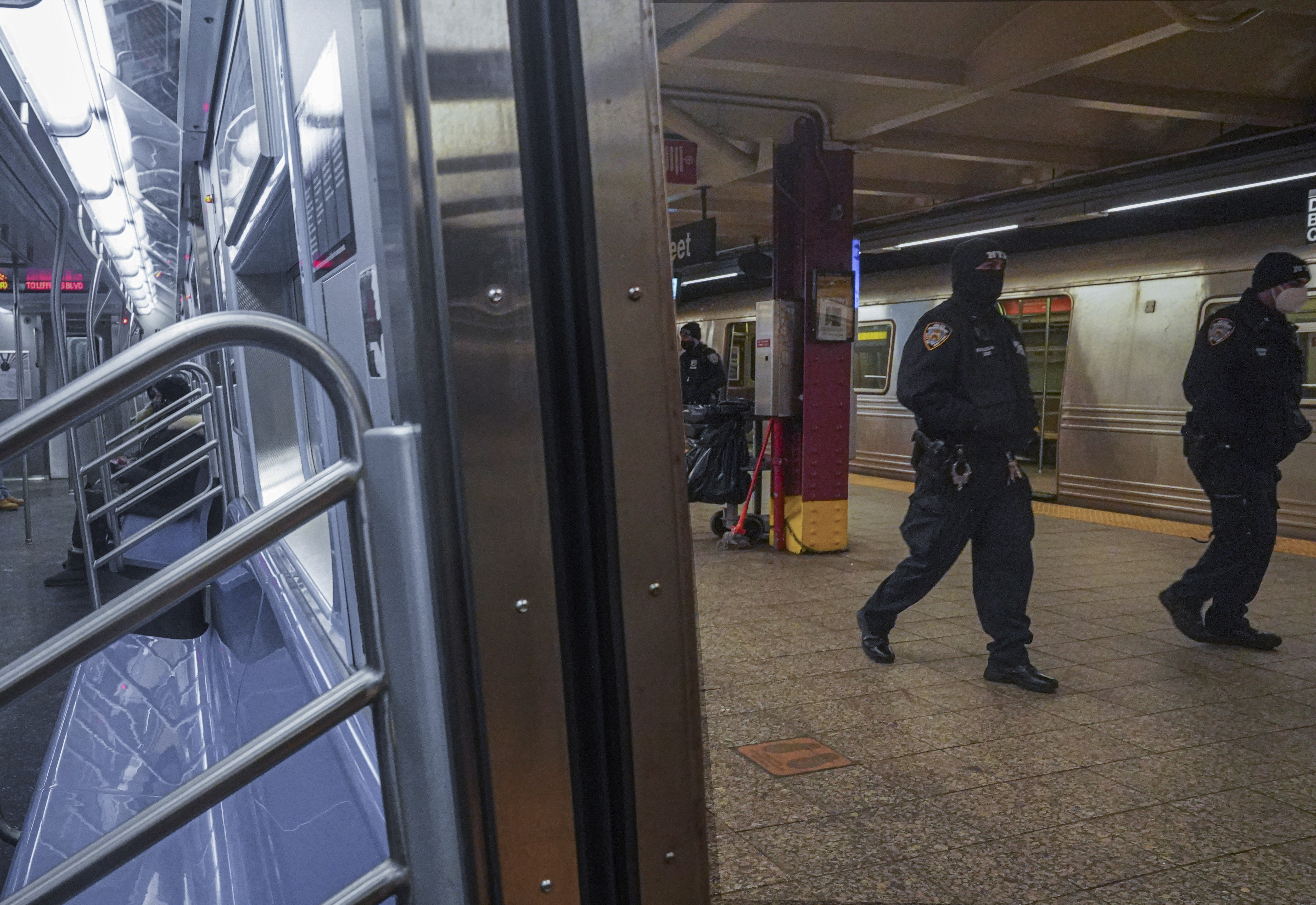 MTA Weighs In On Mayor&rsquo;s Race, Boosting Candidates That Would Send More Cops To Patrol Subways
