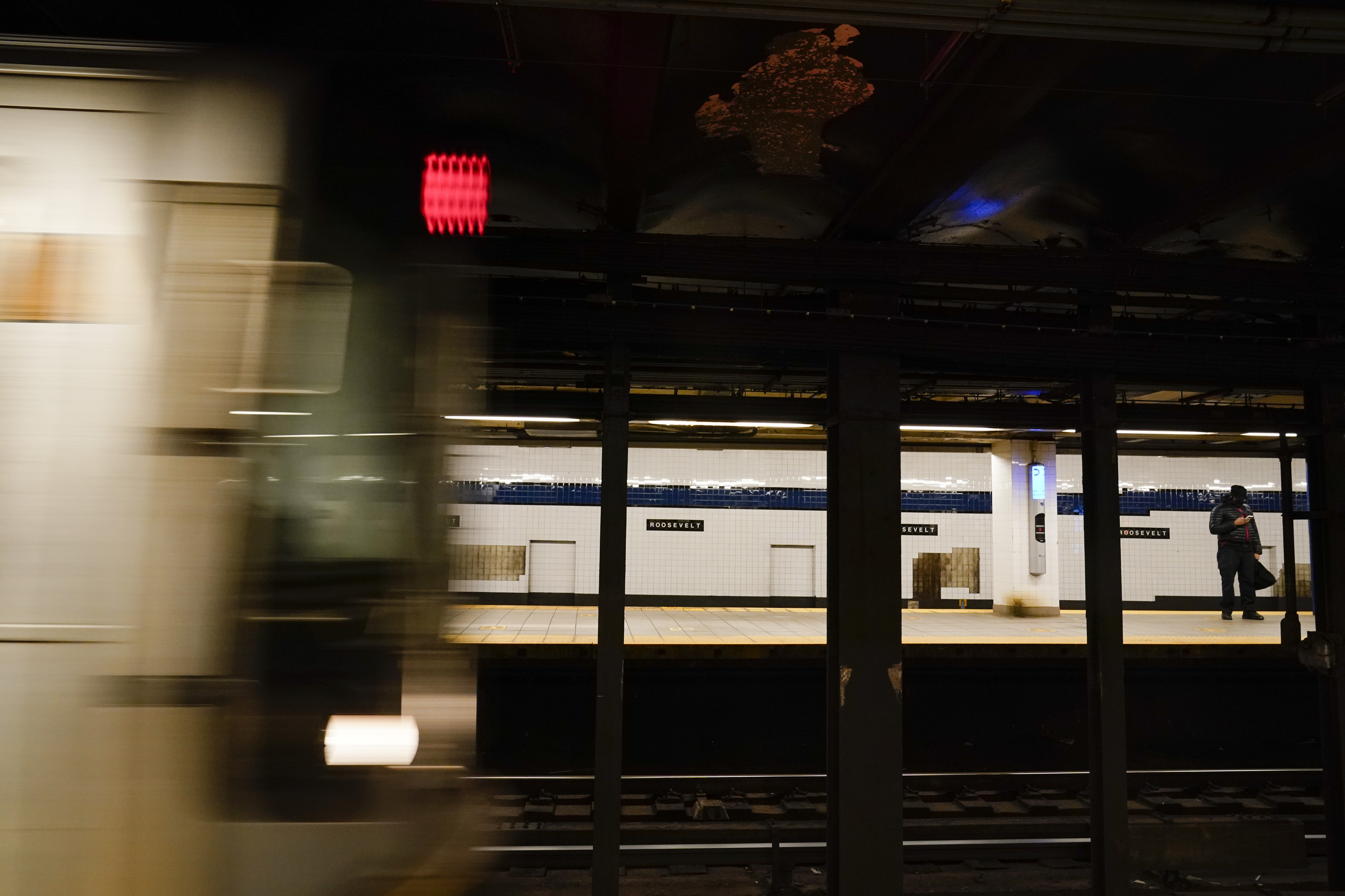 Queens resident faces manslaughter charges after subway death