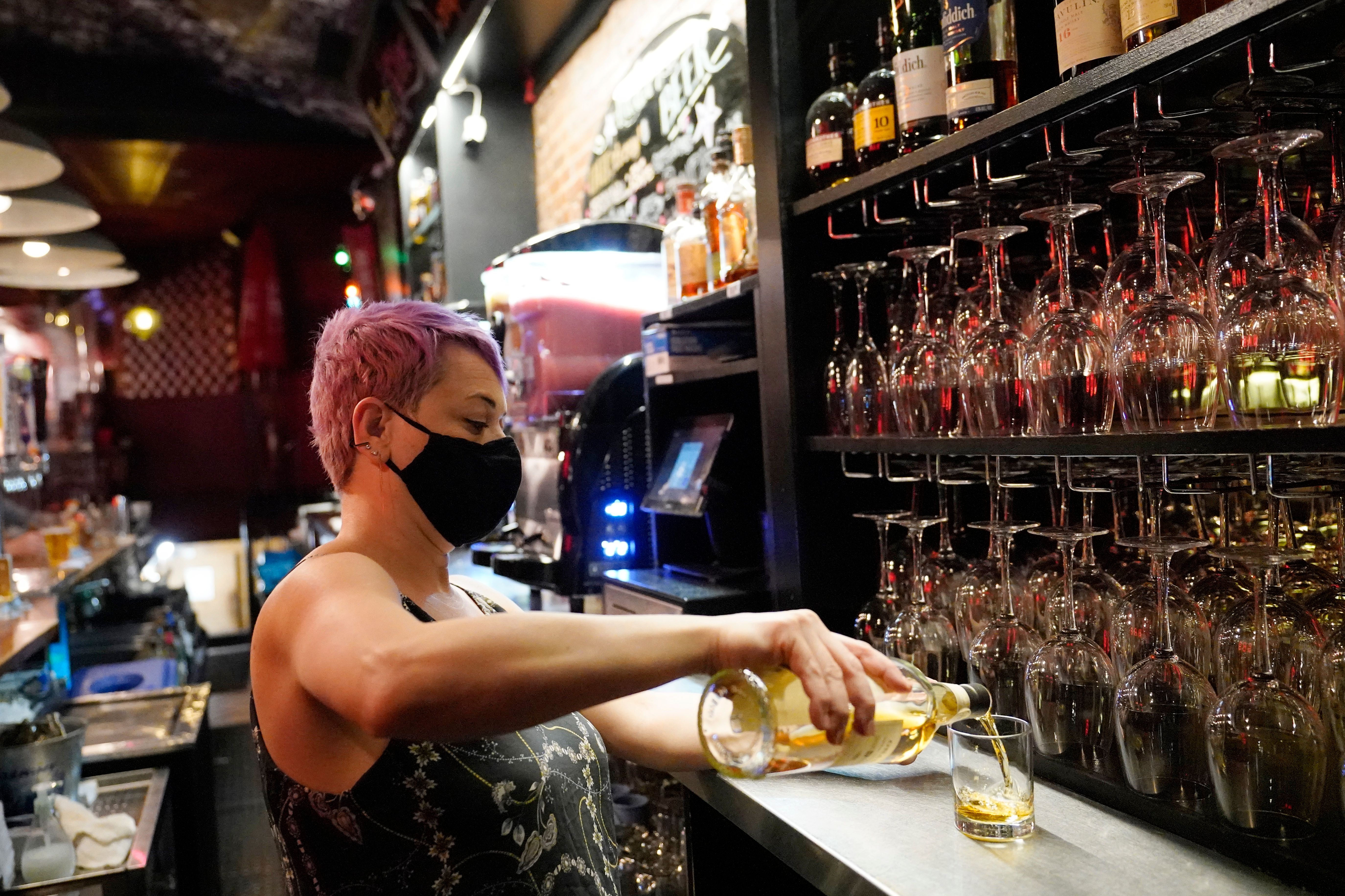 Soup, sandwiches, wings: NY sets new food rules for to-go cocktails