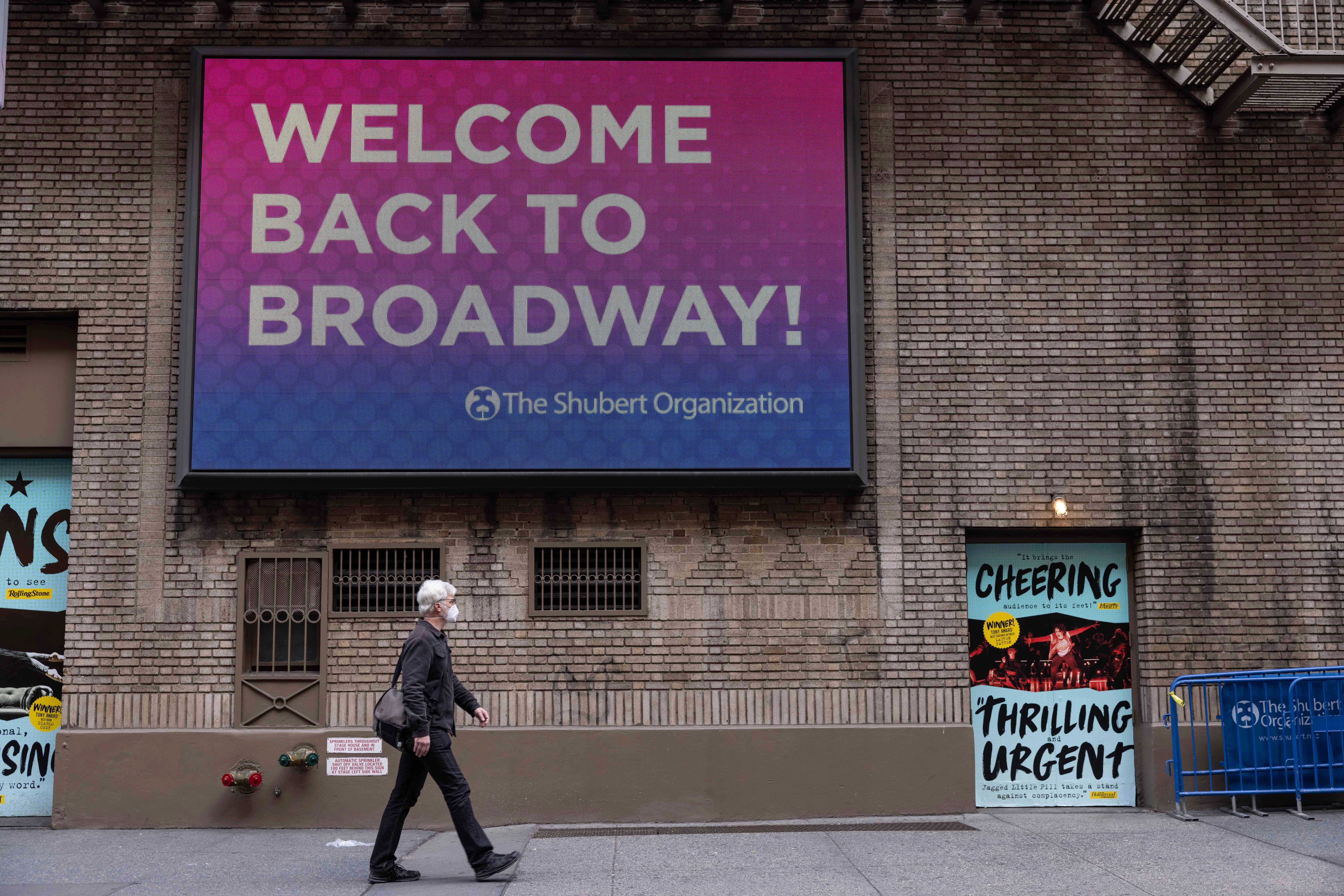 Broadway cleaners have kept the Great White Way open &mdash; and now they&rsquo;re fighting for wage increases