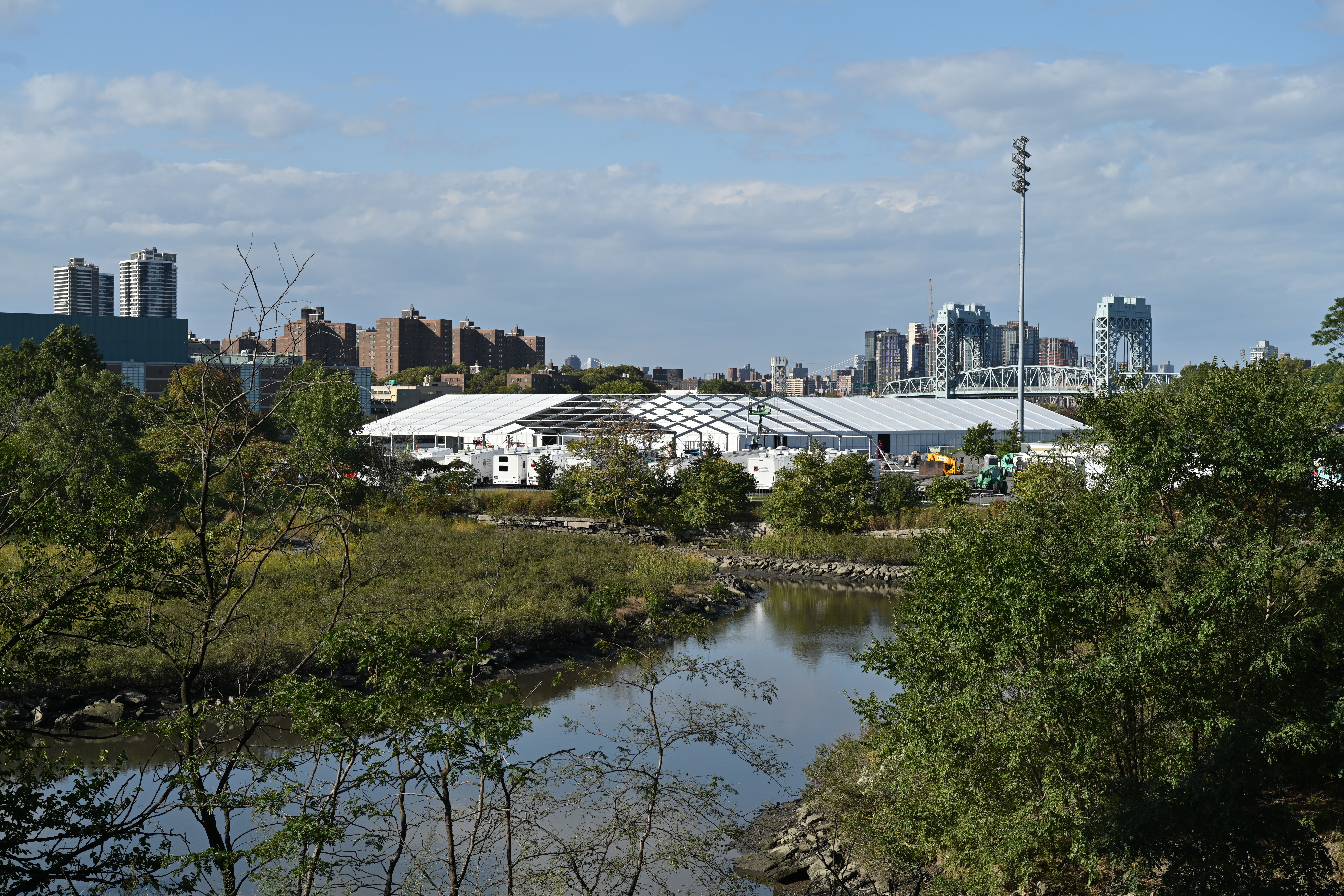 New York leaders say feds have to intervene in asylum seekers crisis