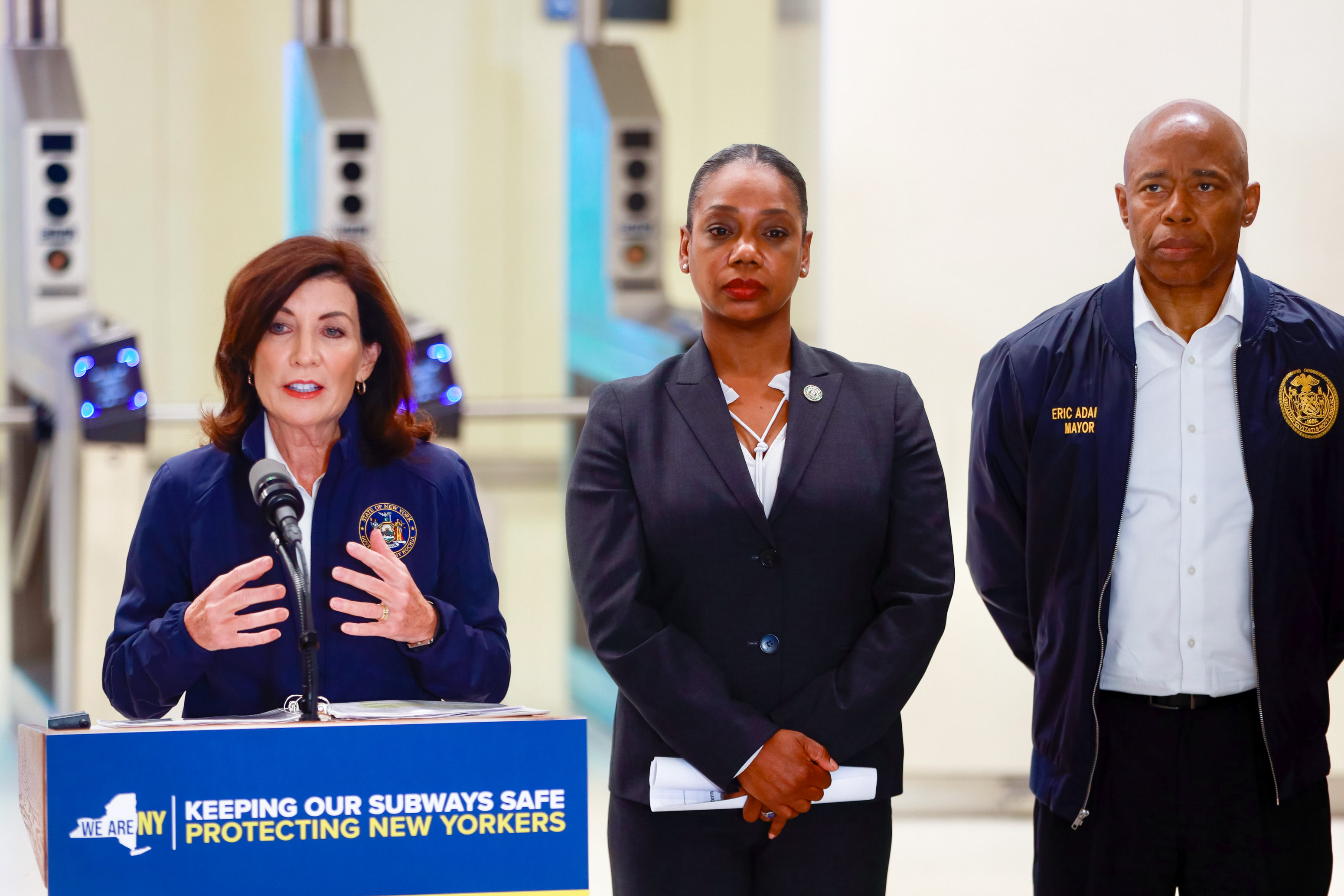 Hochul orders hospitals to bring back psychiatric beds as part of $1B mental health plan