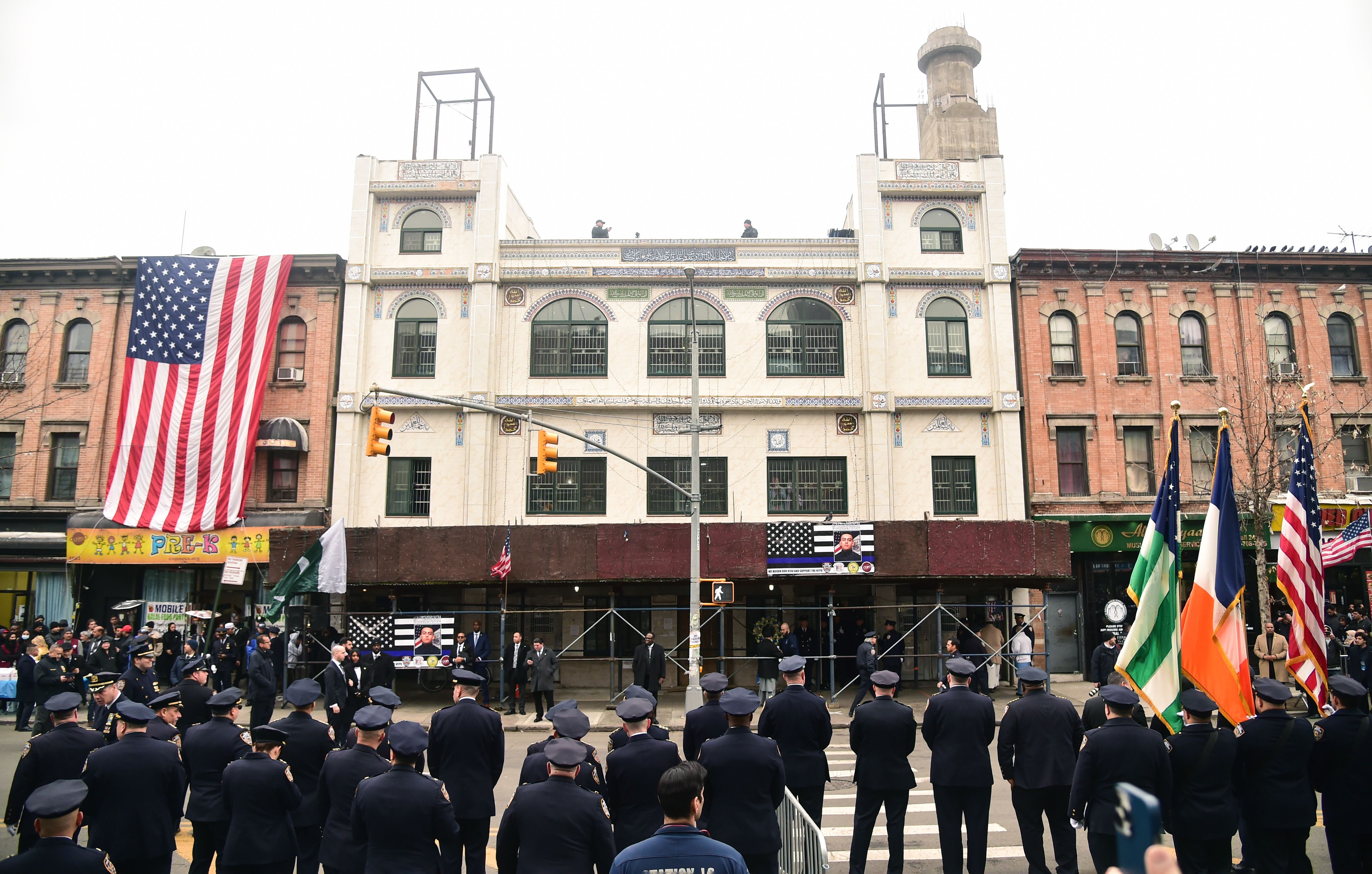 Hundreds mourn NYPD officer killed while off duty Hundreds mourn NYPD officer killed while off duty