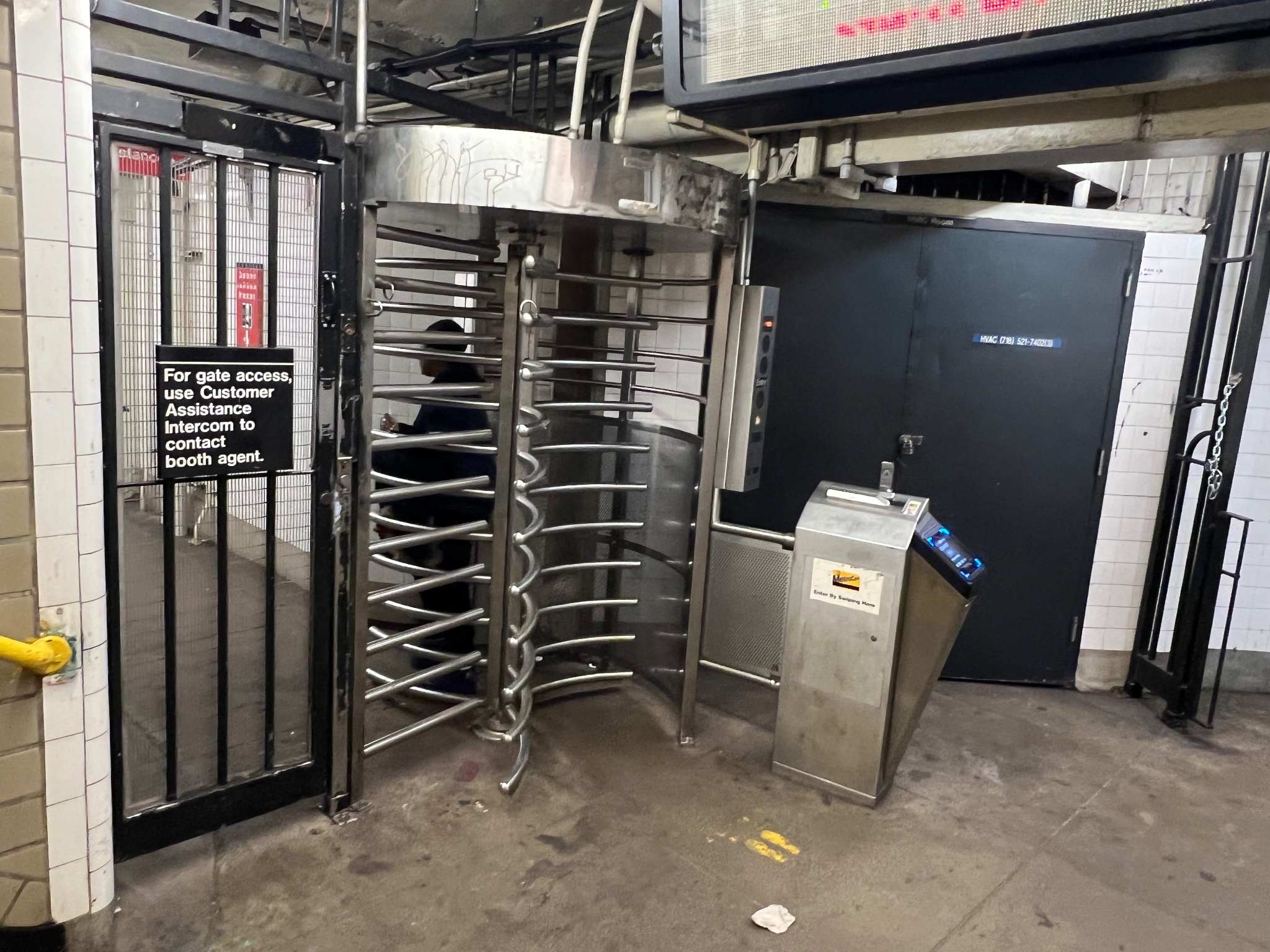 Fleeing riders forced to exit single-file at nearby Brooklyn station after subway shooting, riders say Fleeing riders forced to exit single-file at nearby Brooklyn station after subway shooting, riders say