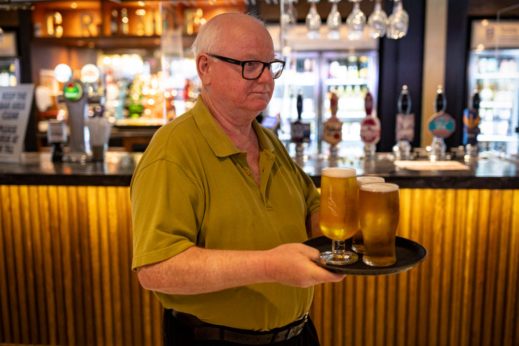 Early Addition: Benevolent Brits sitting at home keep sending rounds of pints to strangers at the pub Early Addition: Benevolent Brits sitting at home keep sending rounds of pints to strangers at the pub